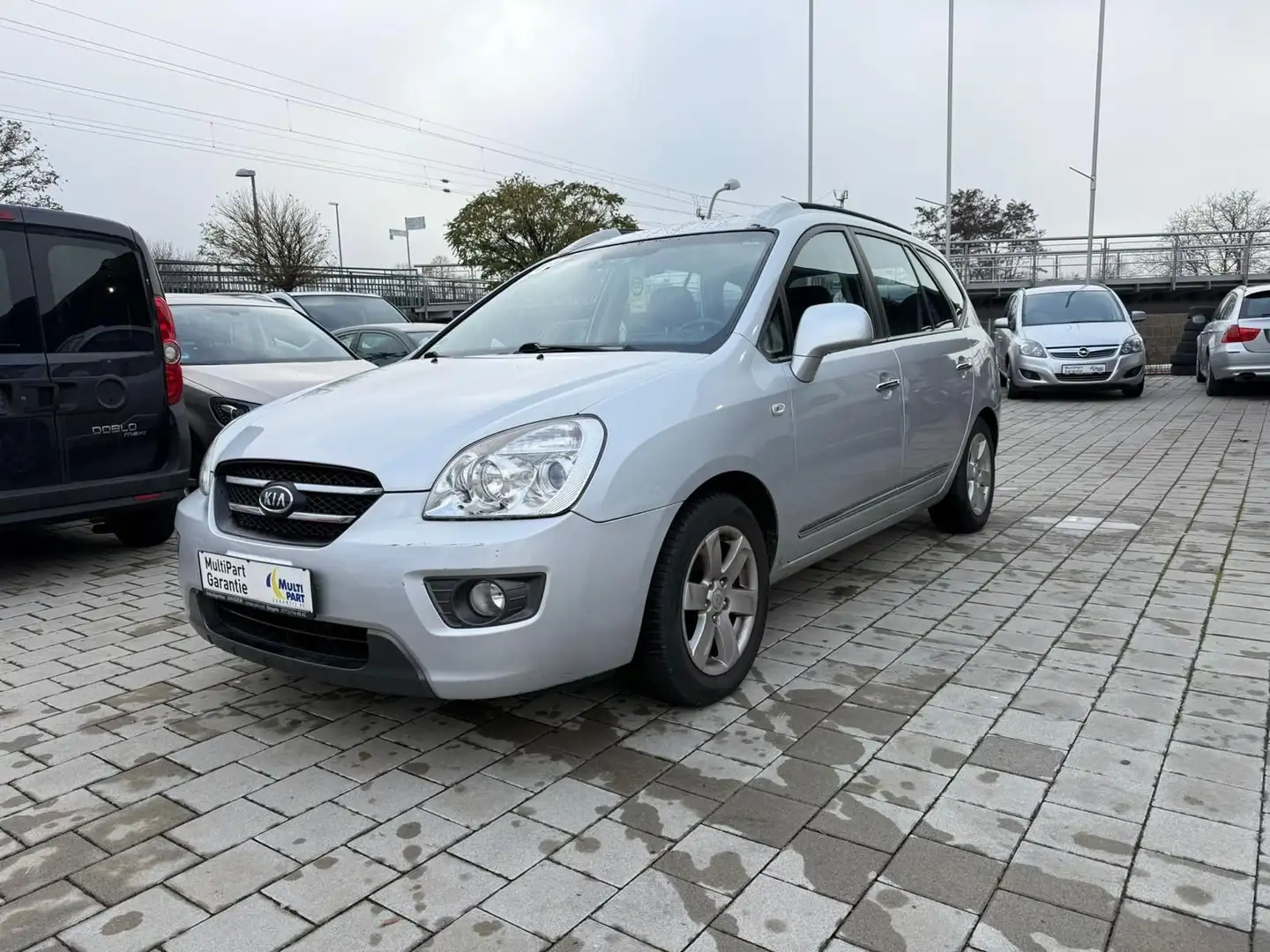 Kia Carens EX Silber - 1