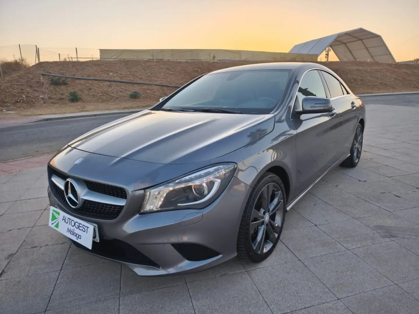 Mercedes-Benz CLA 220 220CDI 7G-DCT 177 Grau - 2
