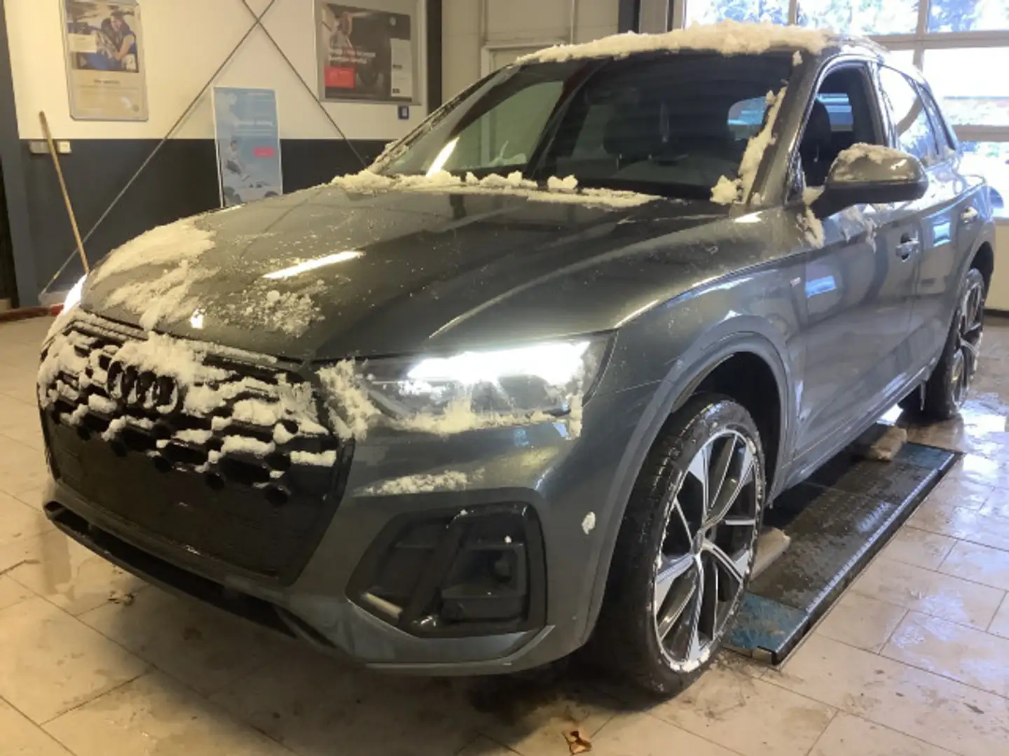 Audi Q5 40 TDI quattro S tronic S line AHK Nav Kamera Grau - 2