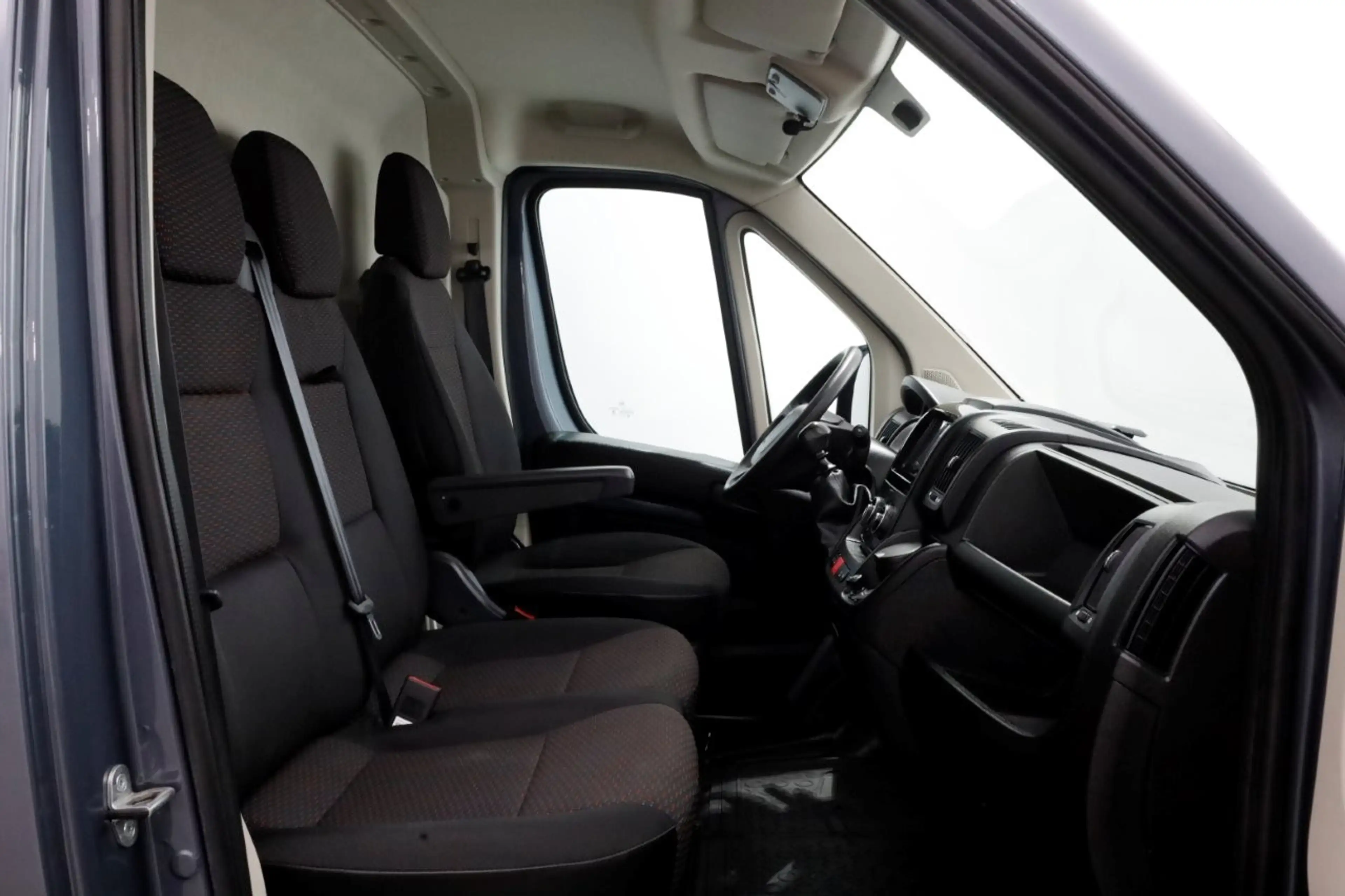 Peugeot Boxer 335 2.2 BlueHDi 140pk L3H3 Premium Airco/Camera 05 — photo 3