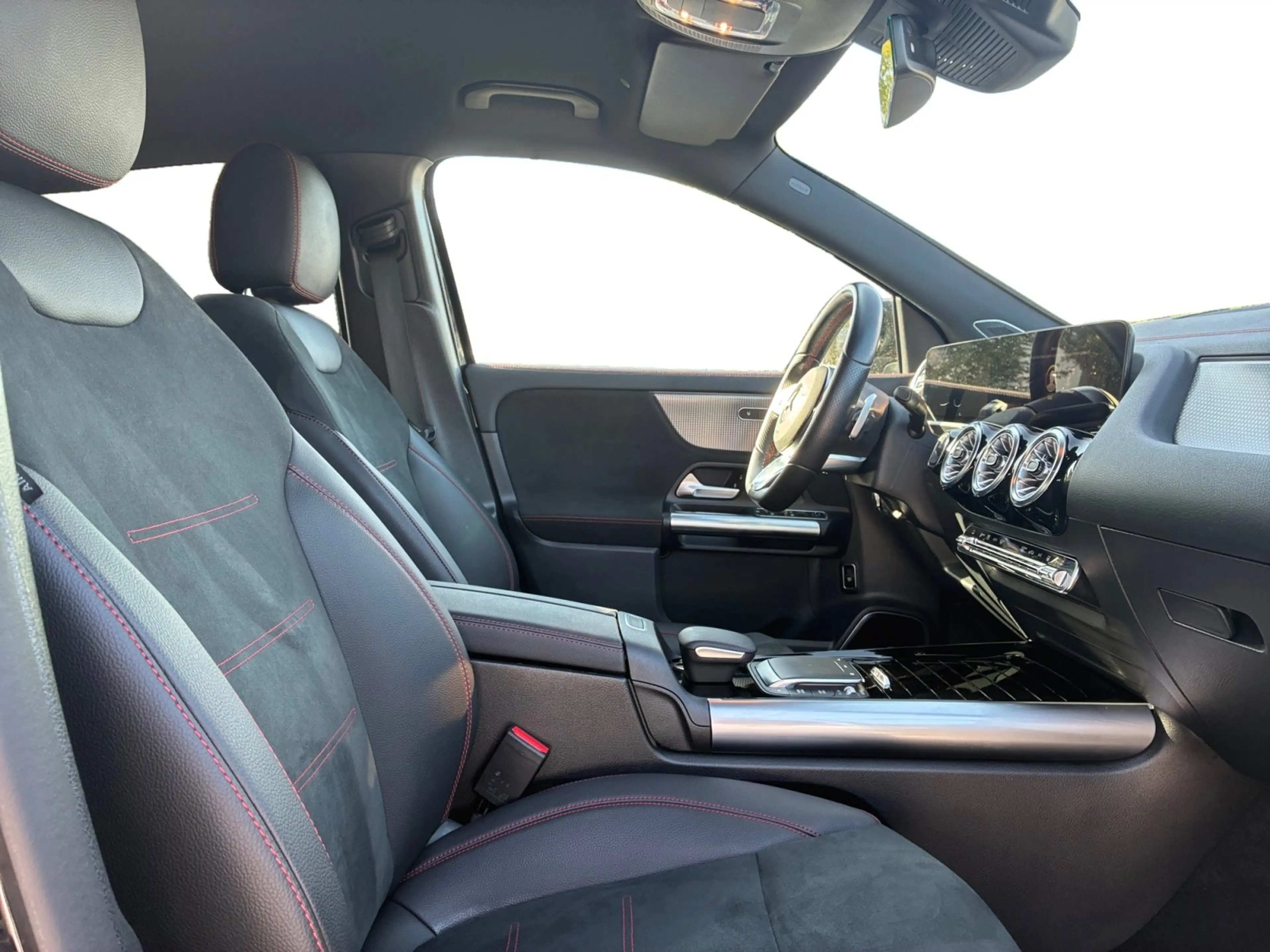 Mercedes-Benz EQA 250 + AMG Line+Distr+Burmester+LED+Keyl+Night — photo 11