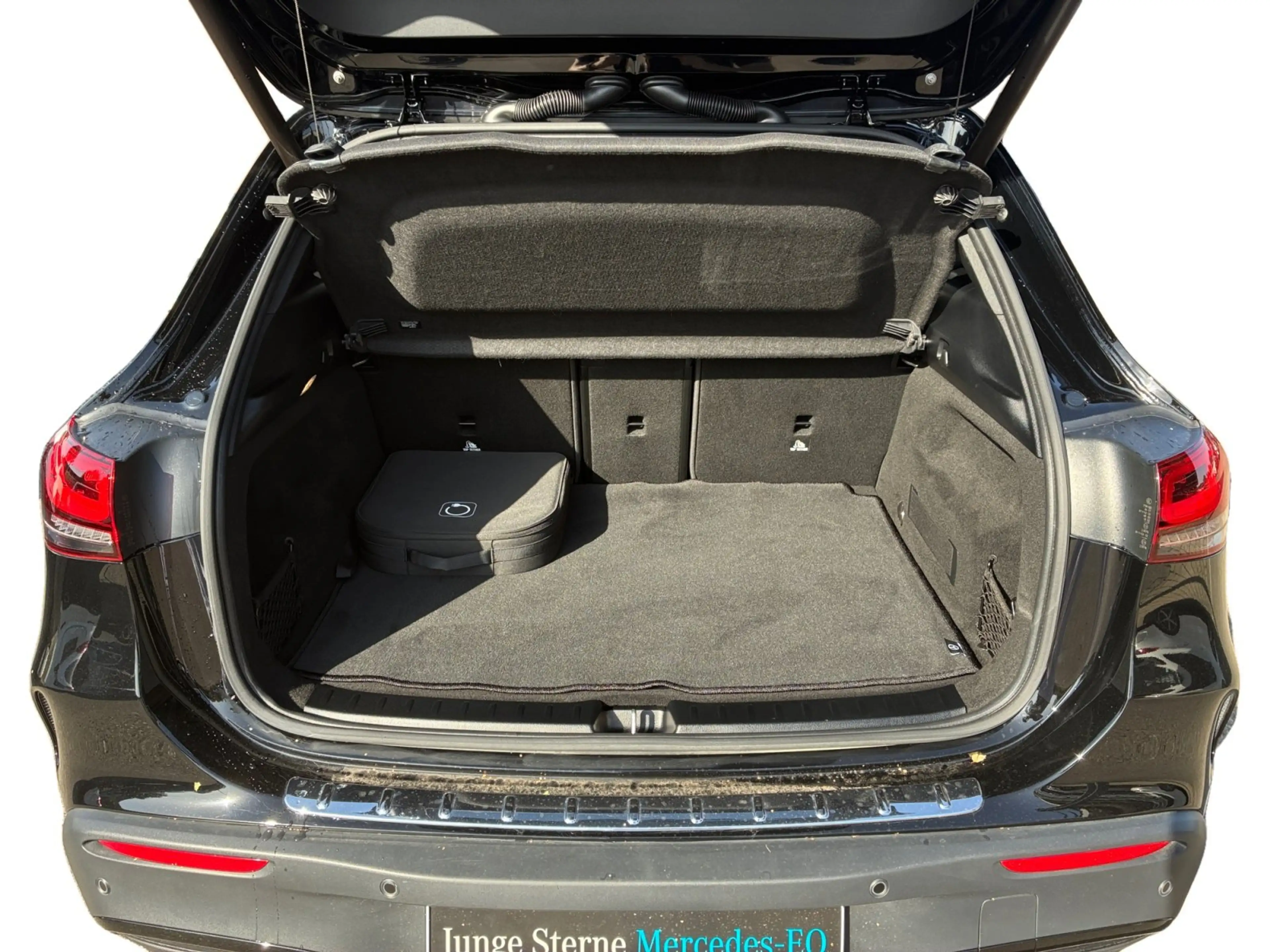 Mercedes-Benz EQA 250 + AMG Line+Distr+Burmester+LED+Keyl+Night — photo 12