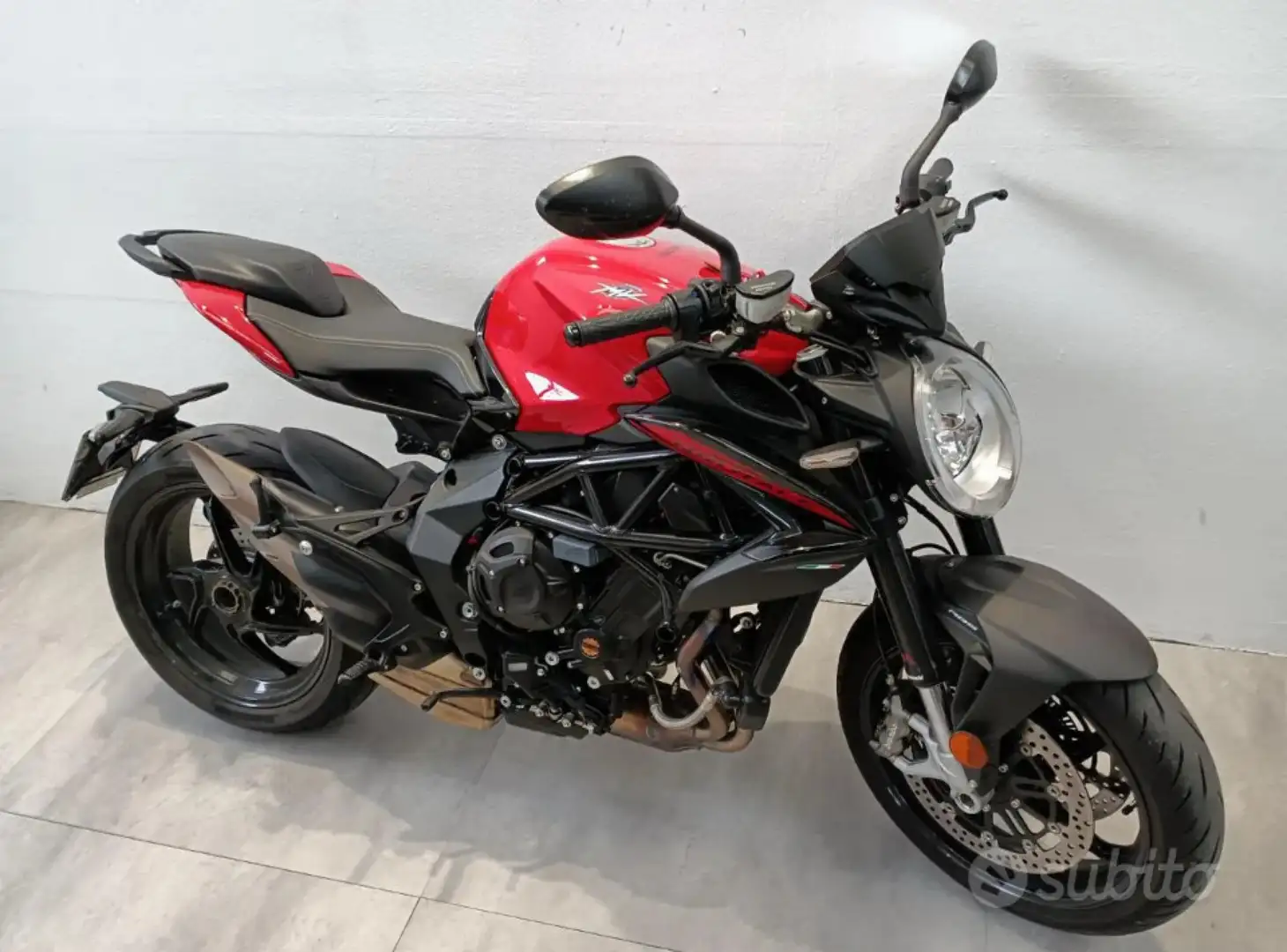 MV Agusta Brutale 800 Rosso Kırmızı - 1