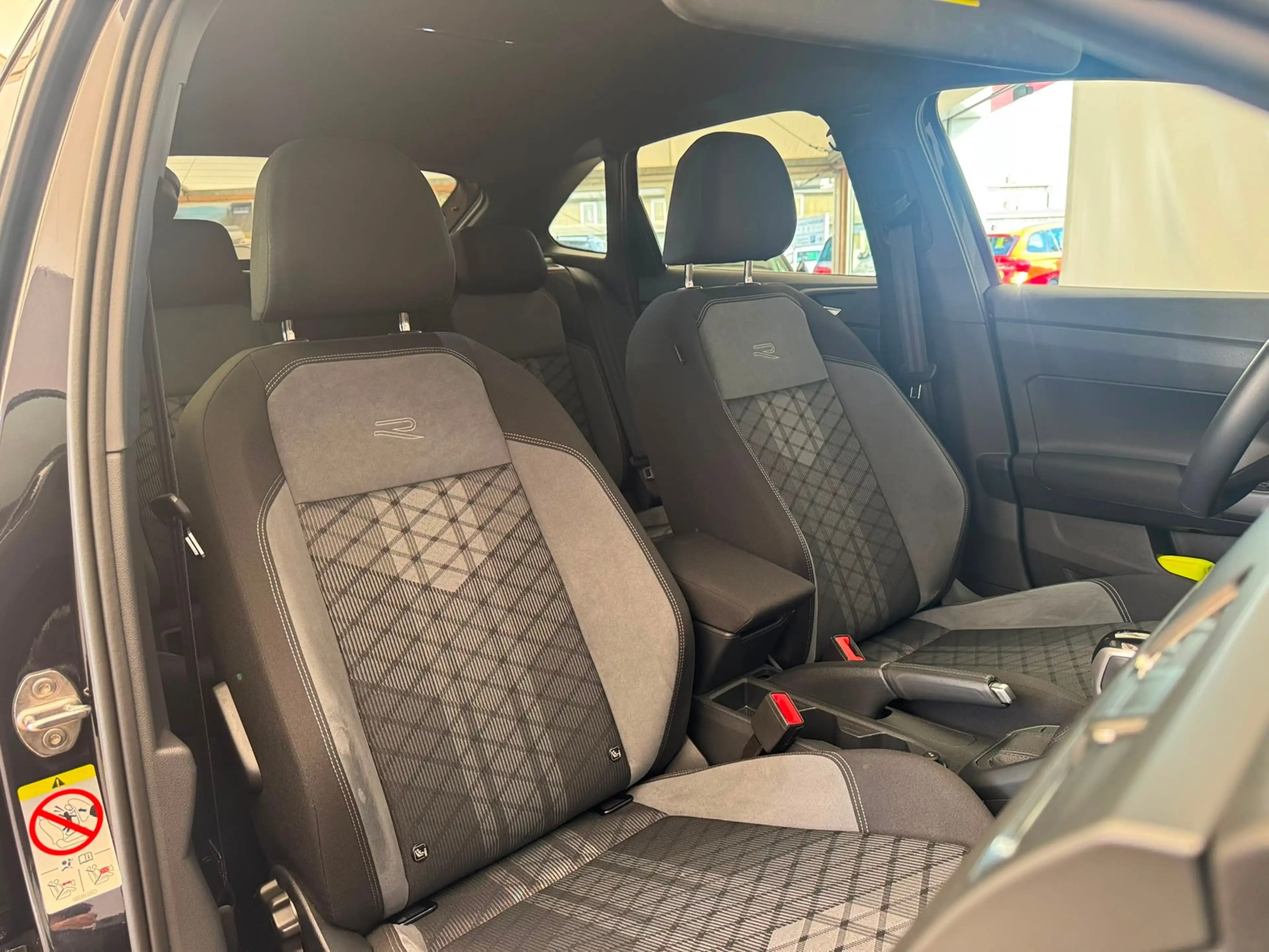 Volkswagen Taigo R-Line 1.5TSI DSG+KAMERA+MATRIX+SIDE+ACC+NAVI — photo 14