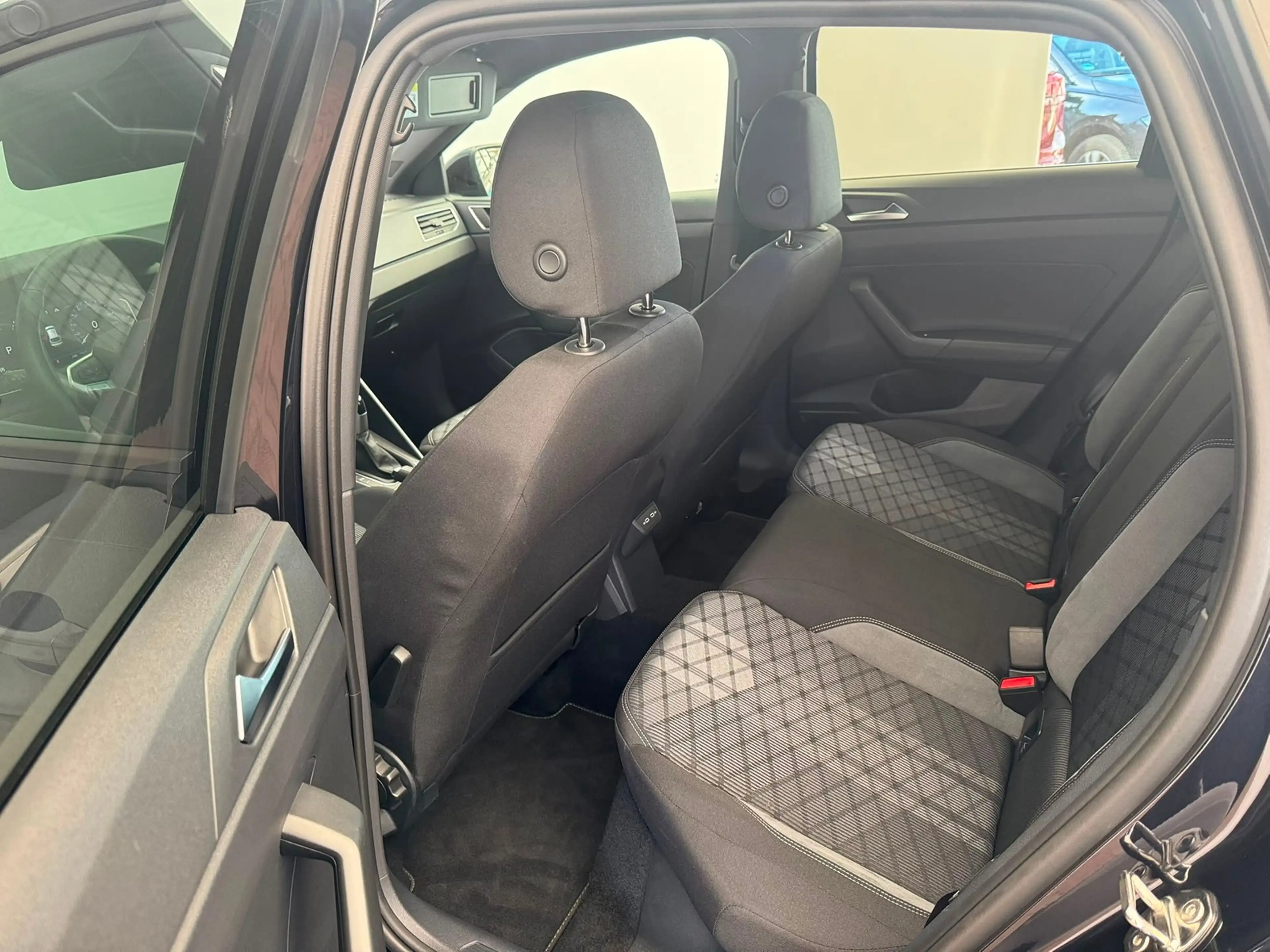Volkswagen Taigo R-Line 1.5TSI DSG+KAMERA+MATRIX+SIDE+ACC+NAVI — photo 15