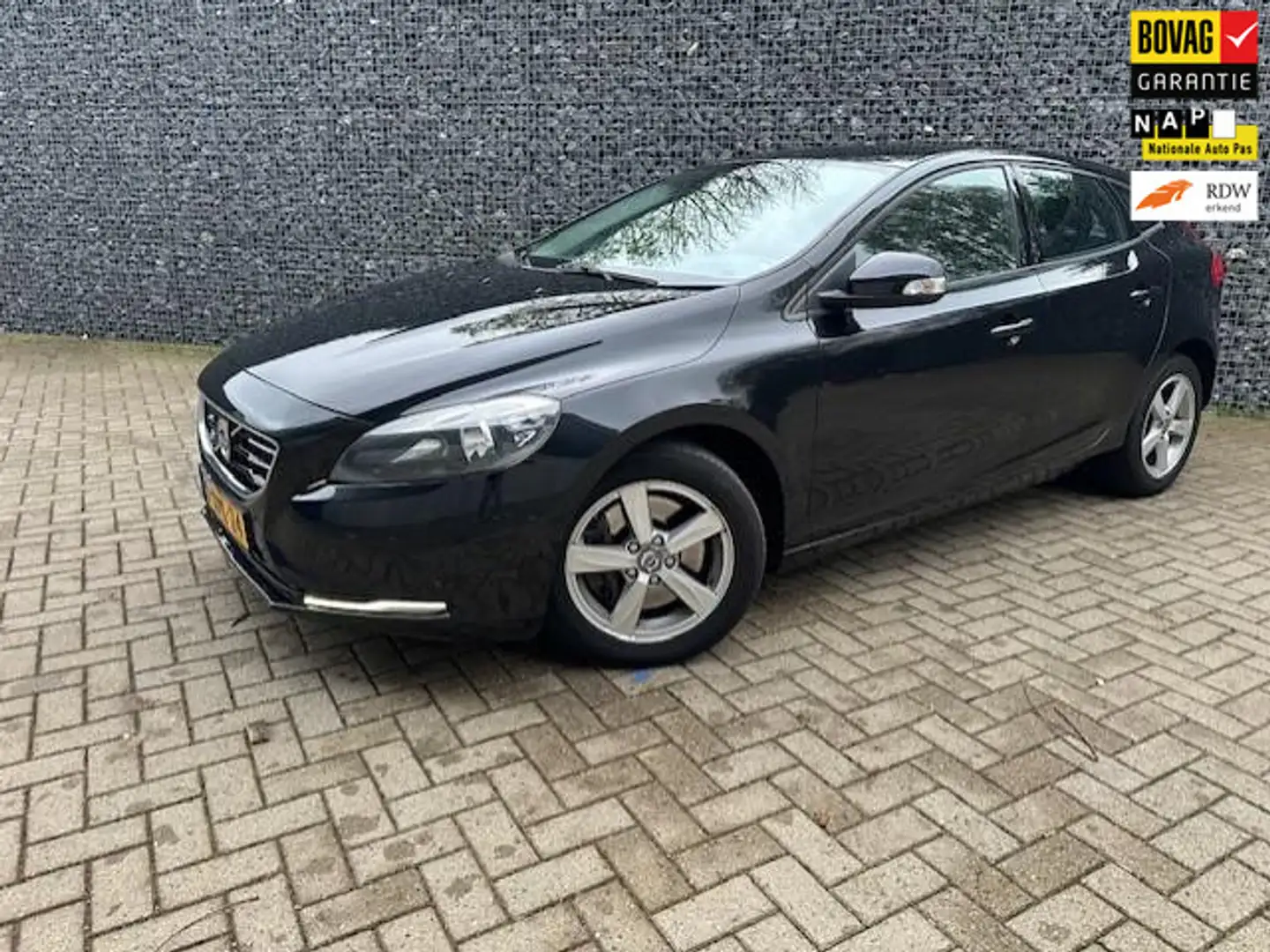 Volvo V40 2.0 D4 Base Business Zwart - 1