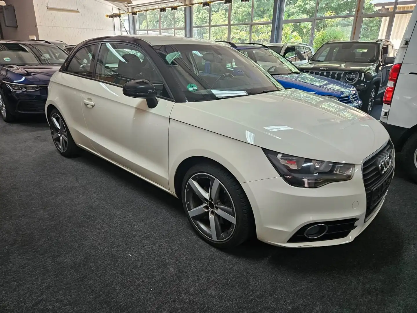 Audi A1 attraction KLIMA SHZ SR ALU WR bijela - 1