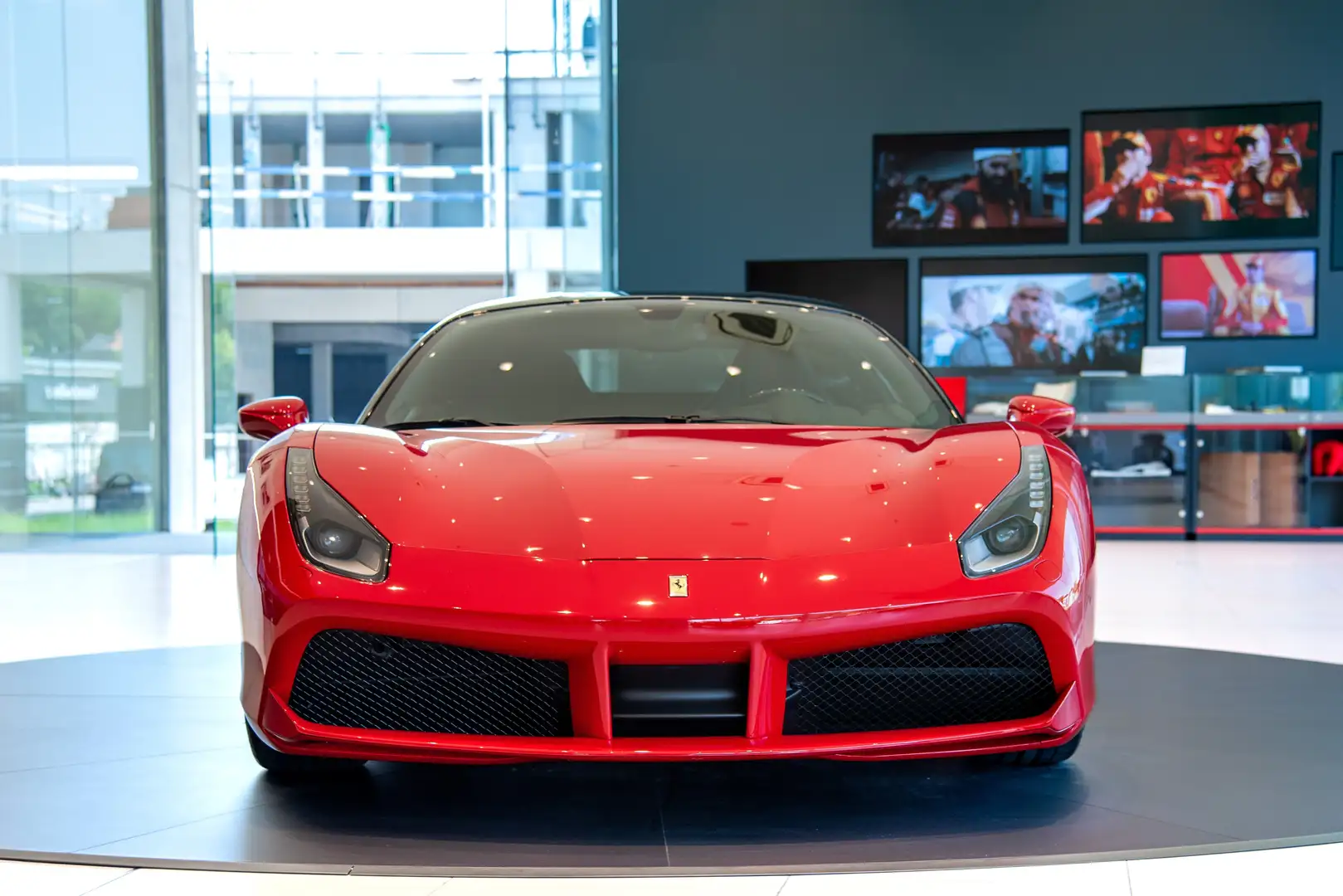 Ferrari 488 Lift | Carbon Seats | Bi-color Roof | Low Mileage Rouge - 2