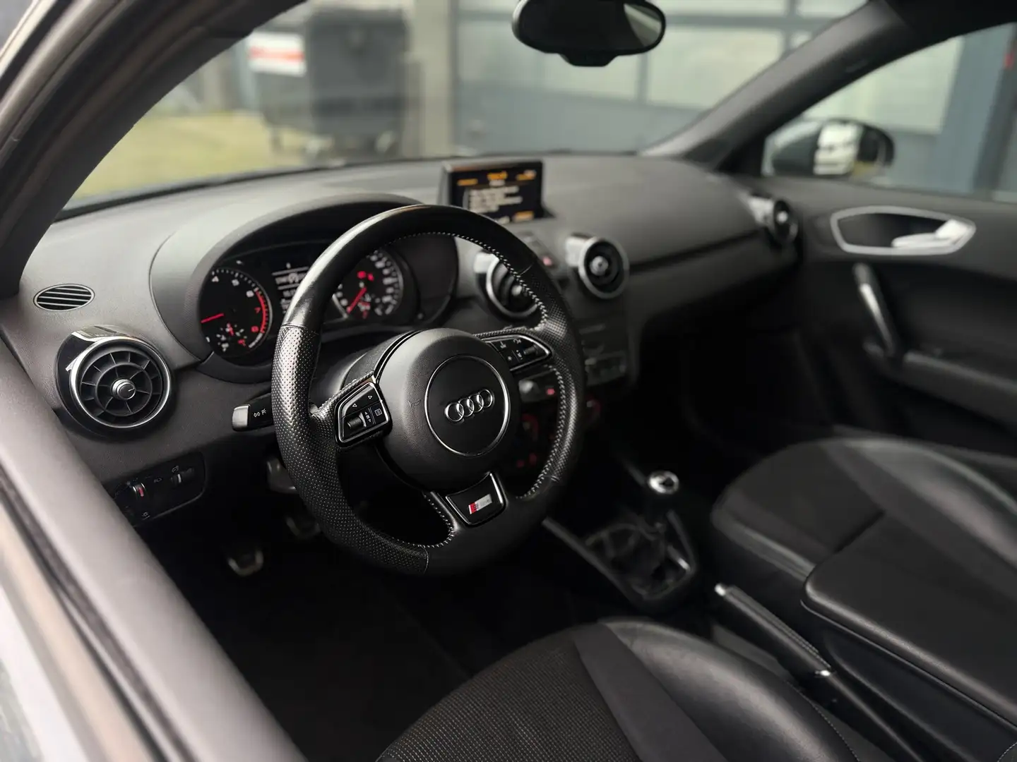 Audi A1 1.0 TFSI Sport S Line Luxe S uitvoering! Grijs - 2