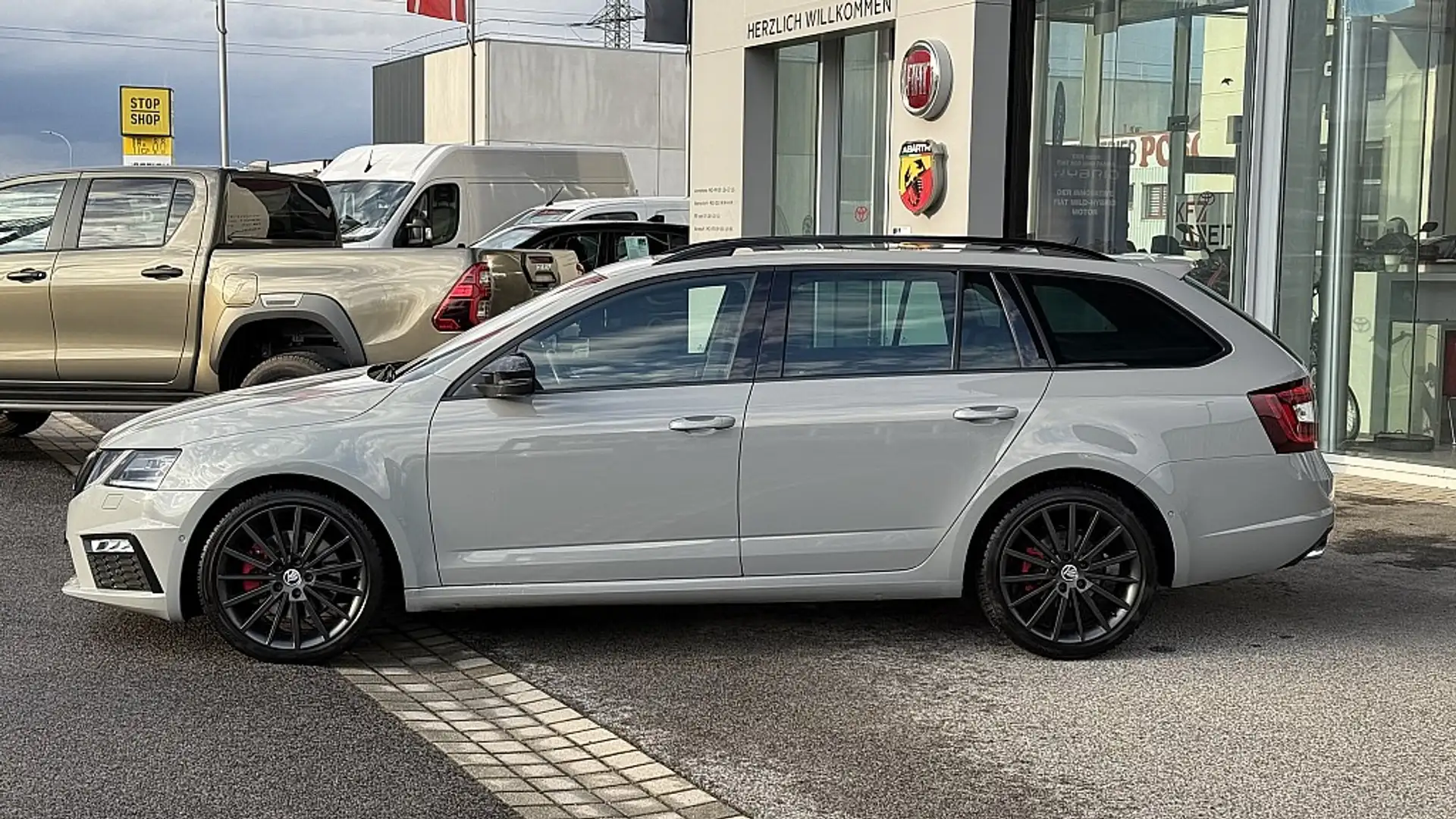 Skoda Octavia Combi RS 2,0 TDI DSG Grau - 2