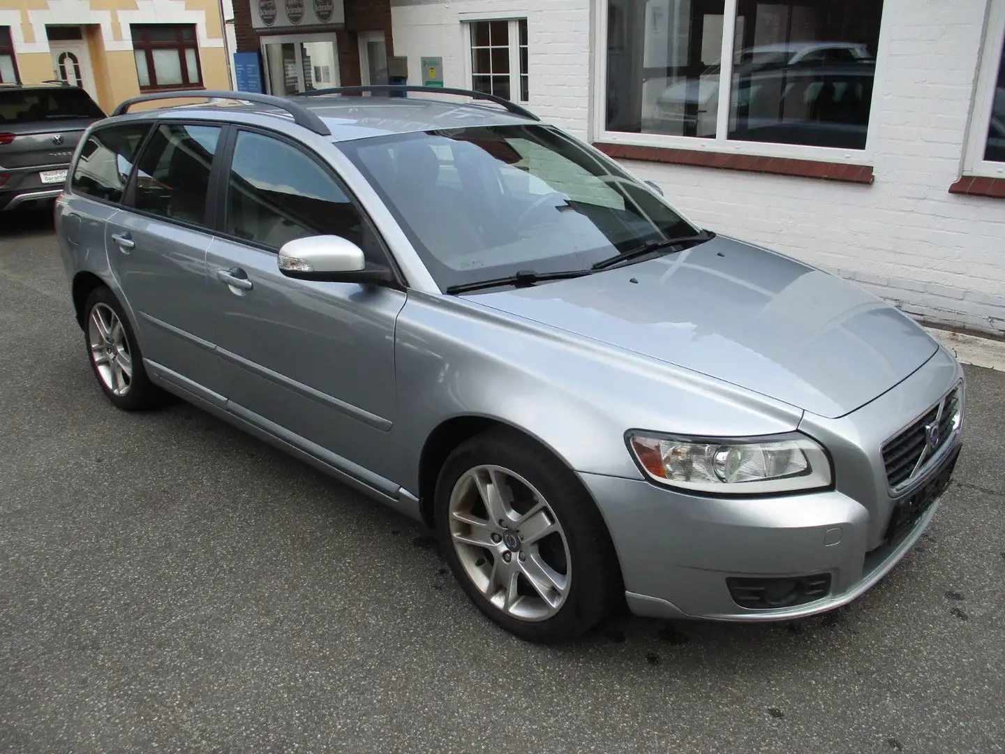 Volvo V50 2.0D "Momentum" Silber - 1