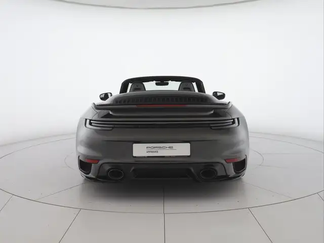 Porsche 911 view 4