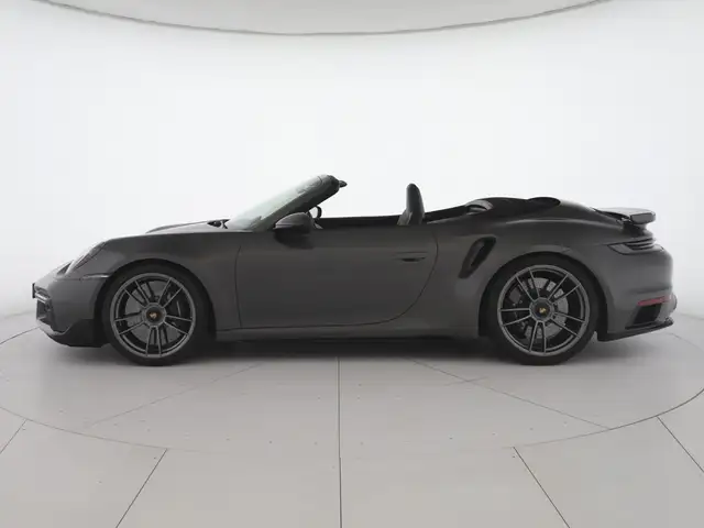 Porsche 911 view 5