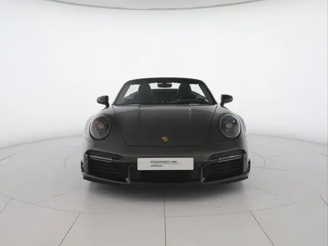Porsche 911 view 3