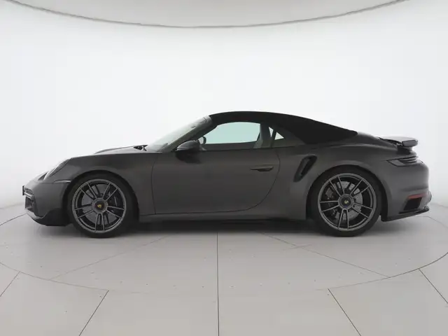 Porsche 911 view 6