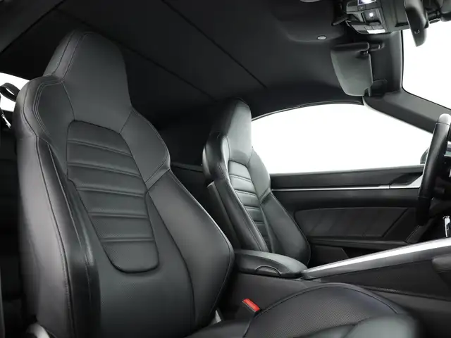 Porsche 911 view 13