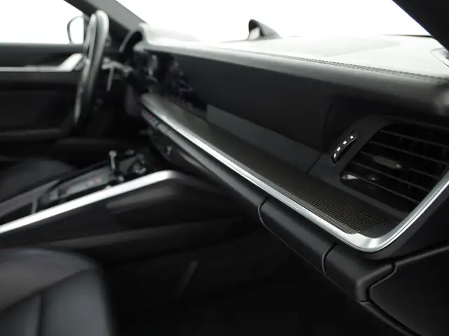 Porsche 911 view 12