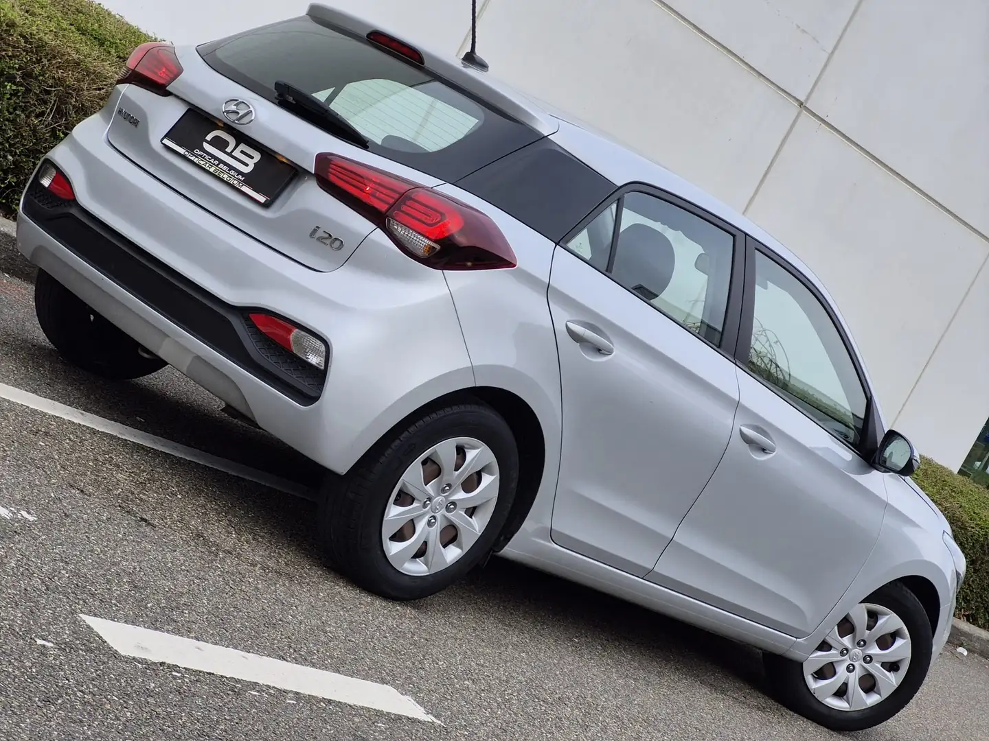 Hyundai i20 *** 1.2i - Camera - Airco - 07/2020 - Garantie *** Argent - 2