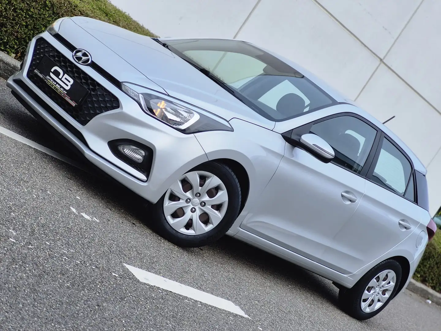 Hyundai i20 *** 1.2i - Camera - Airco - 07/2020 - Garantie *** Argent - 1