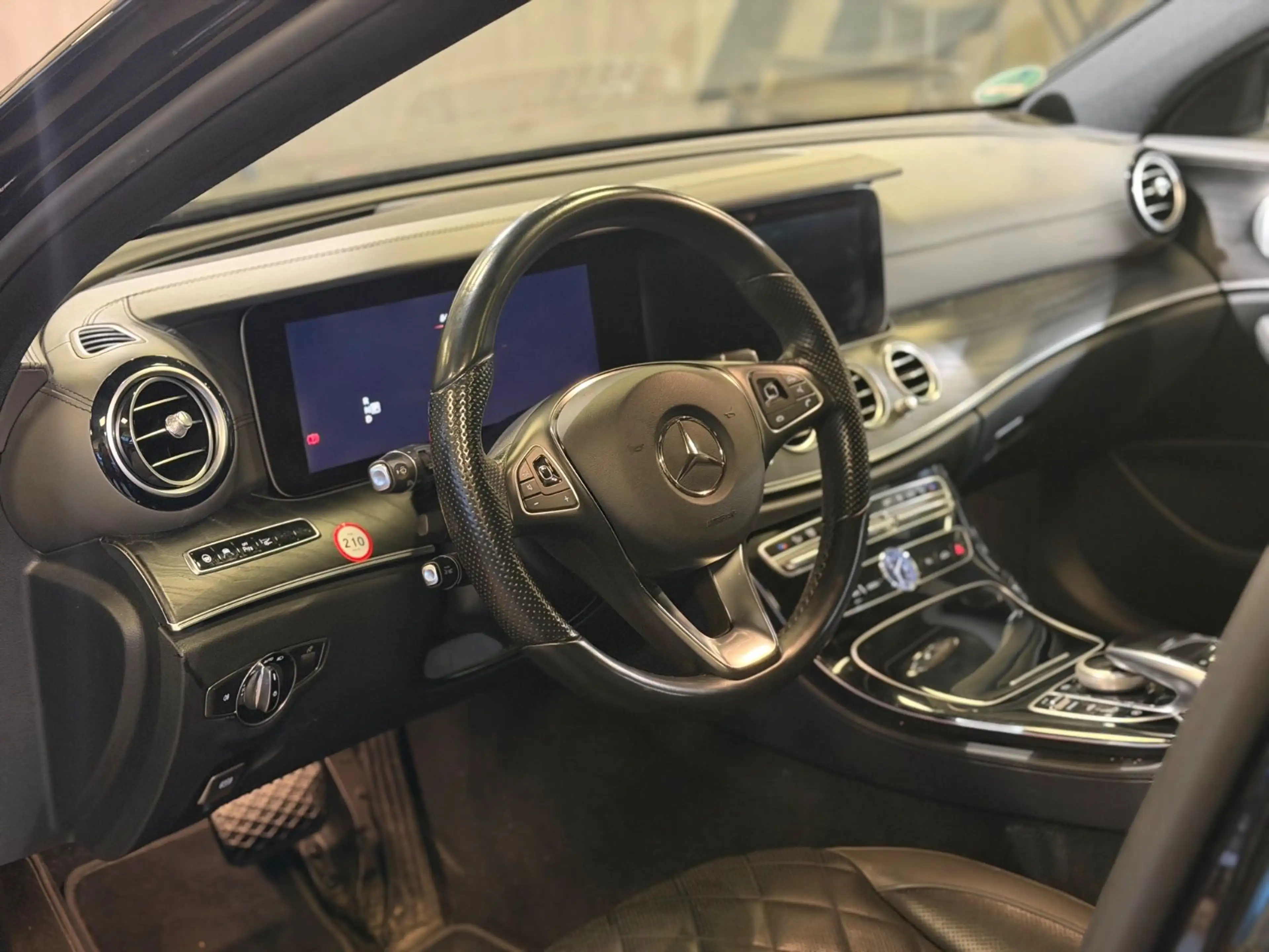 Mercedes-Benz E 350 d | AMG| DESIGNO|HEAD UP — photo 10
