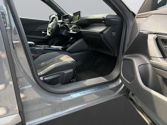 Peugeot 2008 view 11
