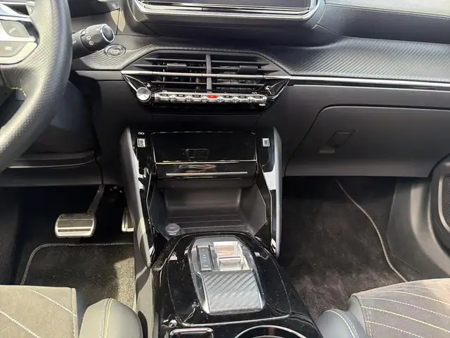 Peugeot 2008 view 13
