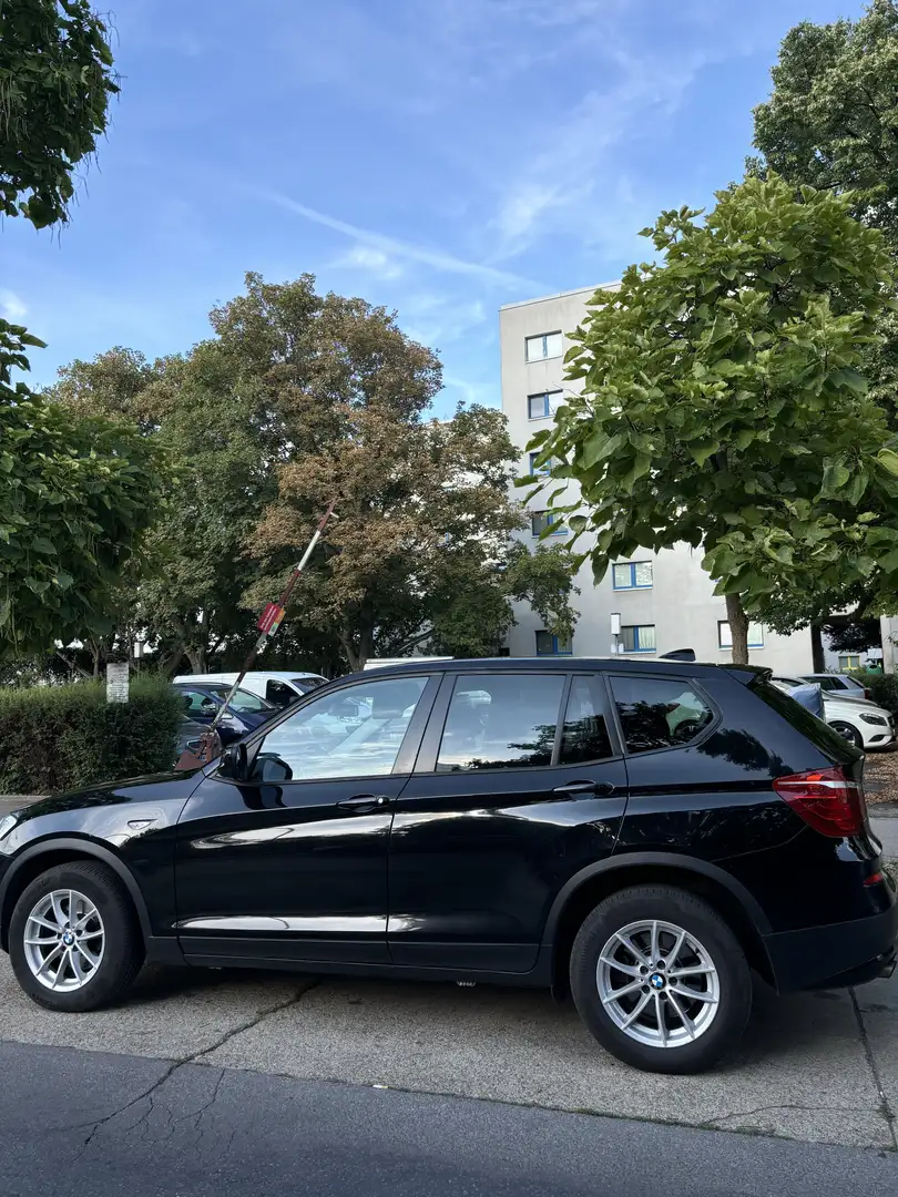BMW X3 2.0 Schwarz - 1