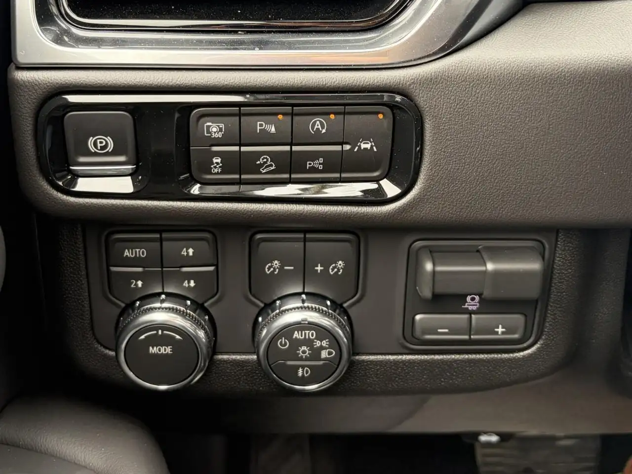 GMC Yukon photo GMC Yukon