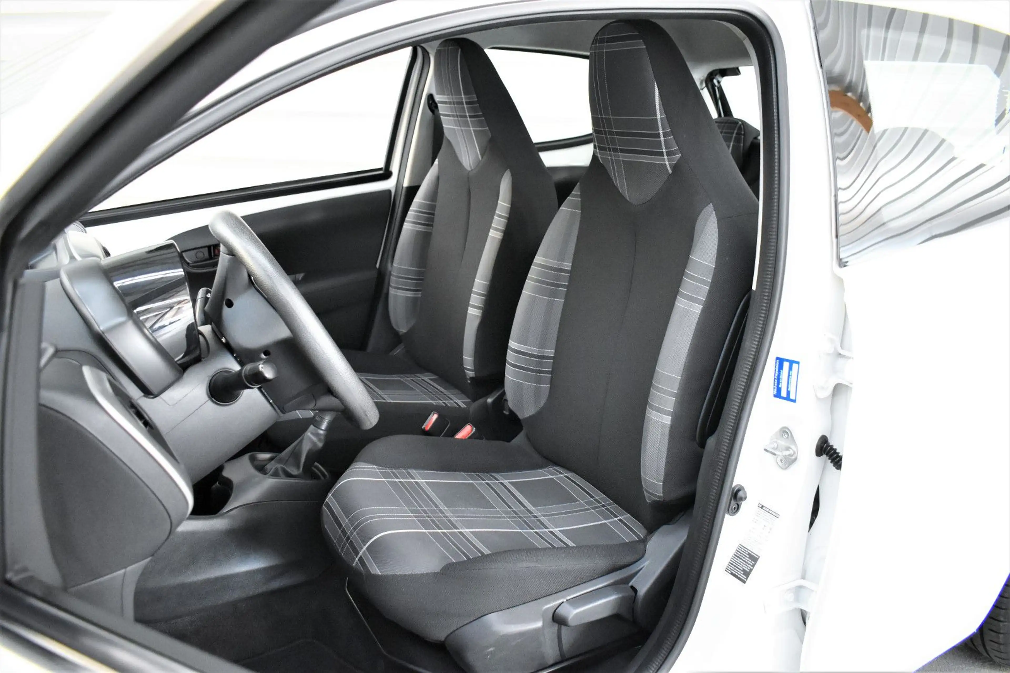 Peugeot 108 Active+Bluetooth+Allwetter+4-Türer+Klima — photo 8