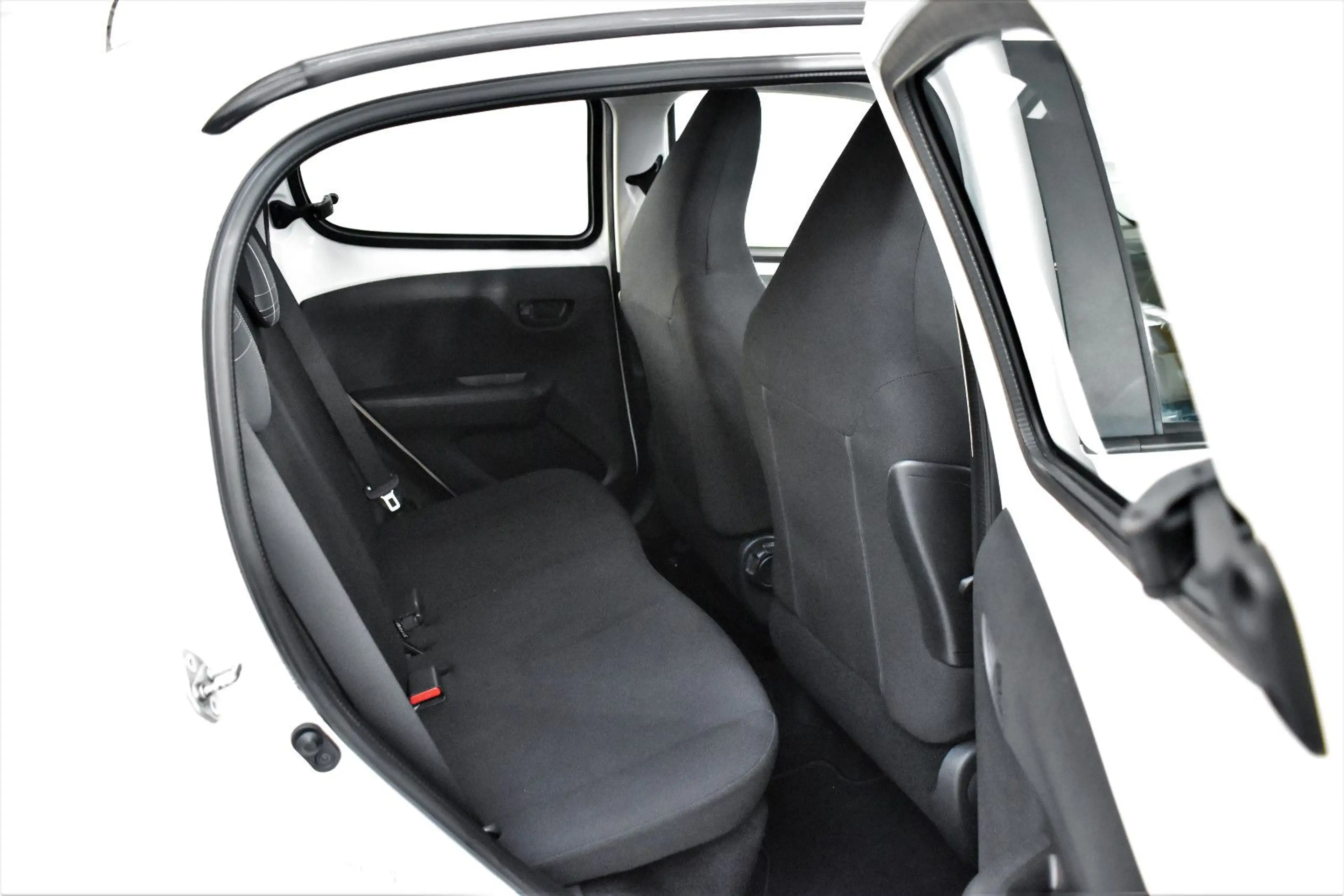 Peugeot 108 Active+Bluetooth+Allwetter+4-Türer+Klima — photo 12
