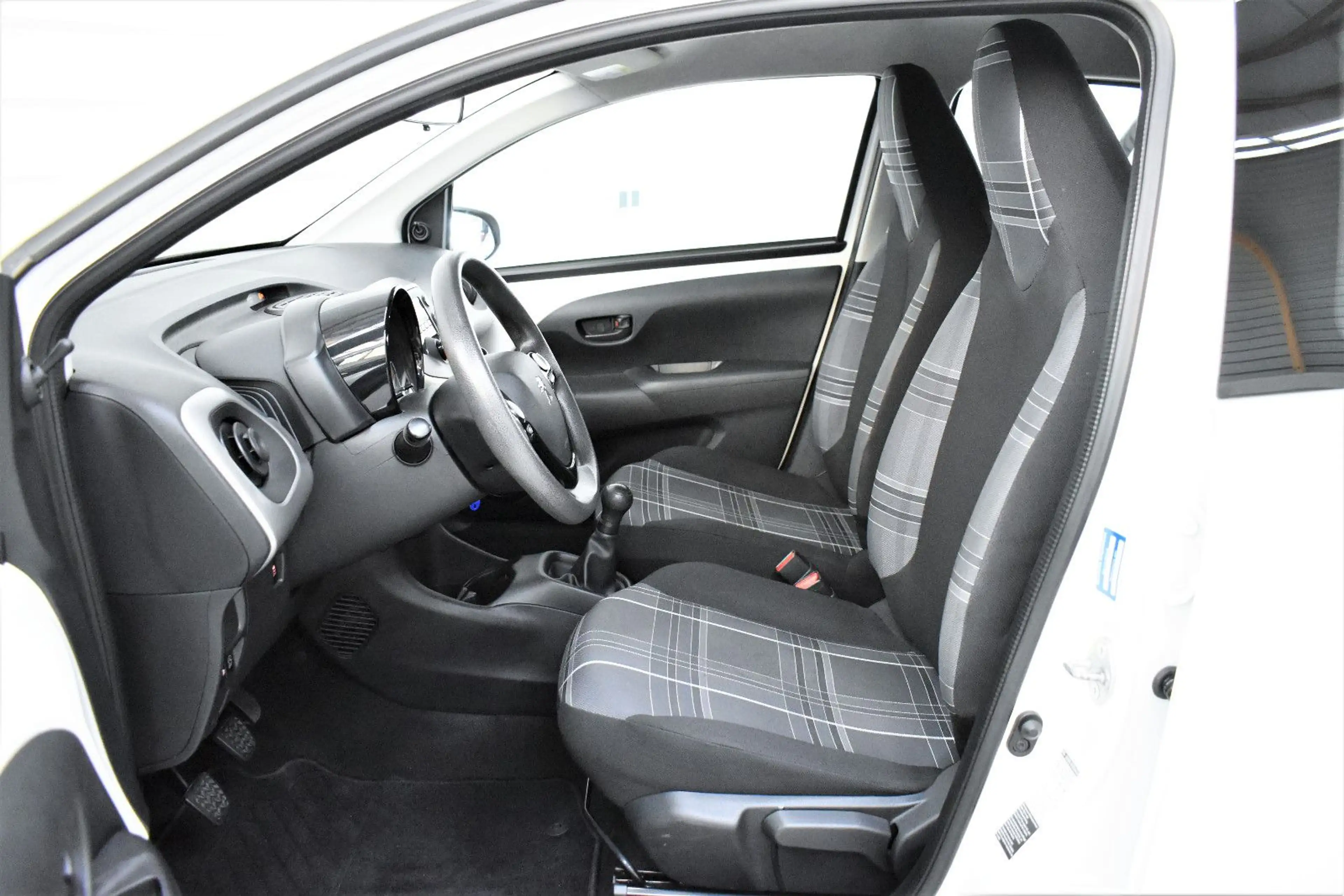 Peugeot 108 Active+Bluetooth+Allwetter+4-Türer+Klima — photo 9