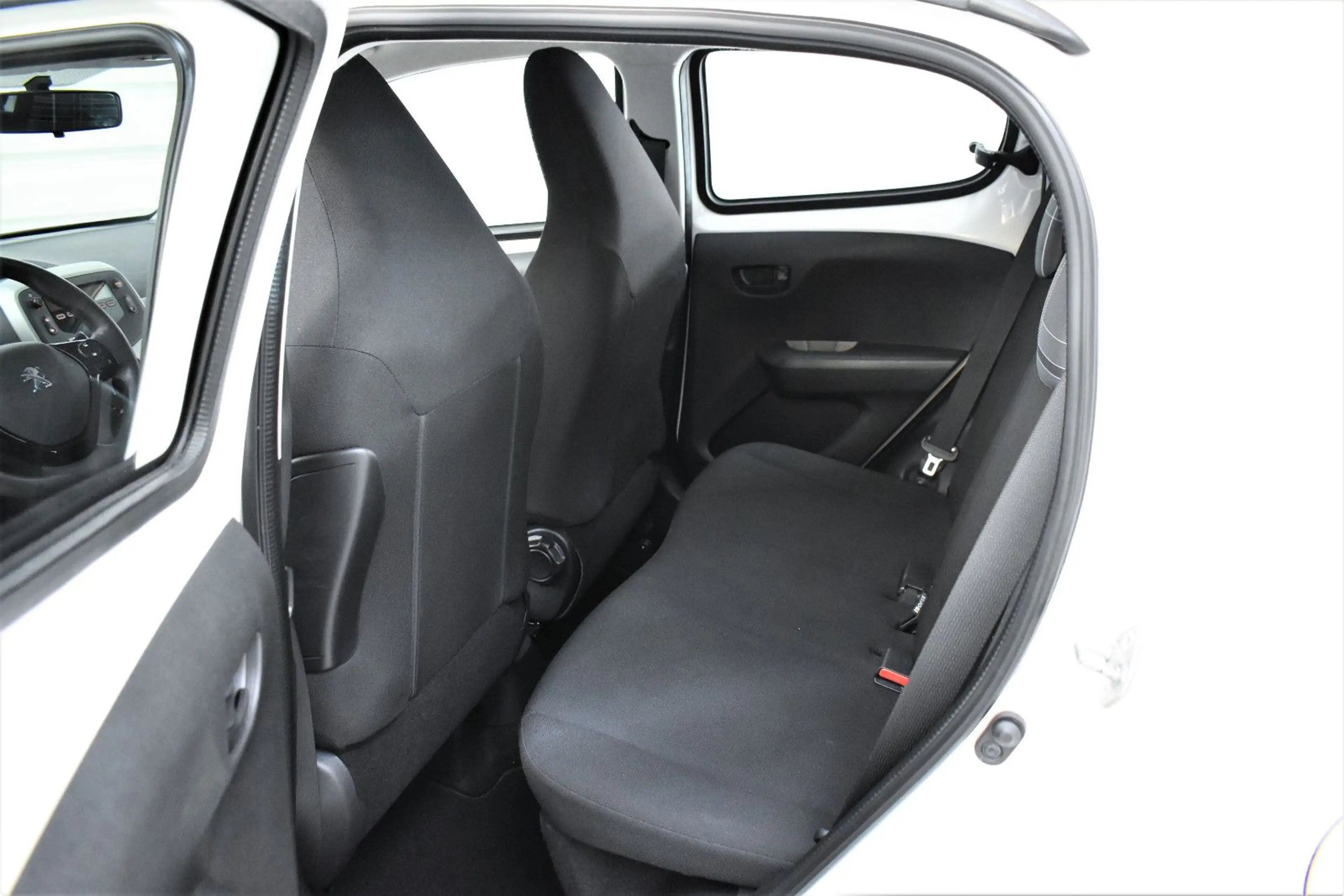 Peugeot 108 Active+Bluetooth+Allwetter+4-Türer+Klima — photo 13