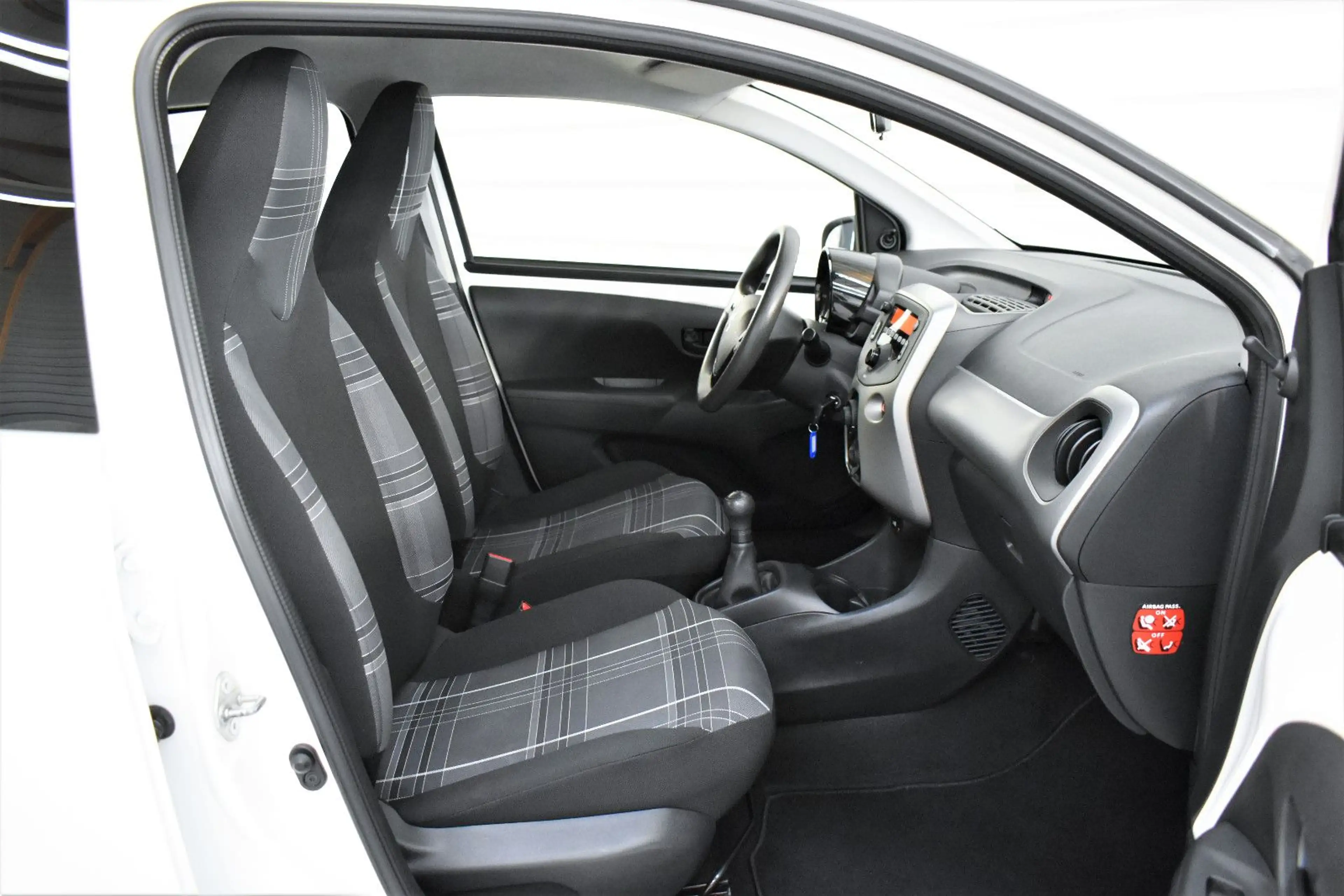 Peugeot 108 Active+Bluetooth+Allwetter+4-Türer+Klima — photo 11