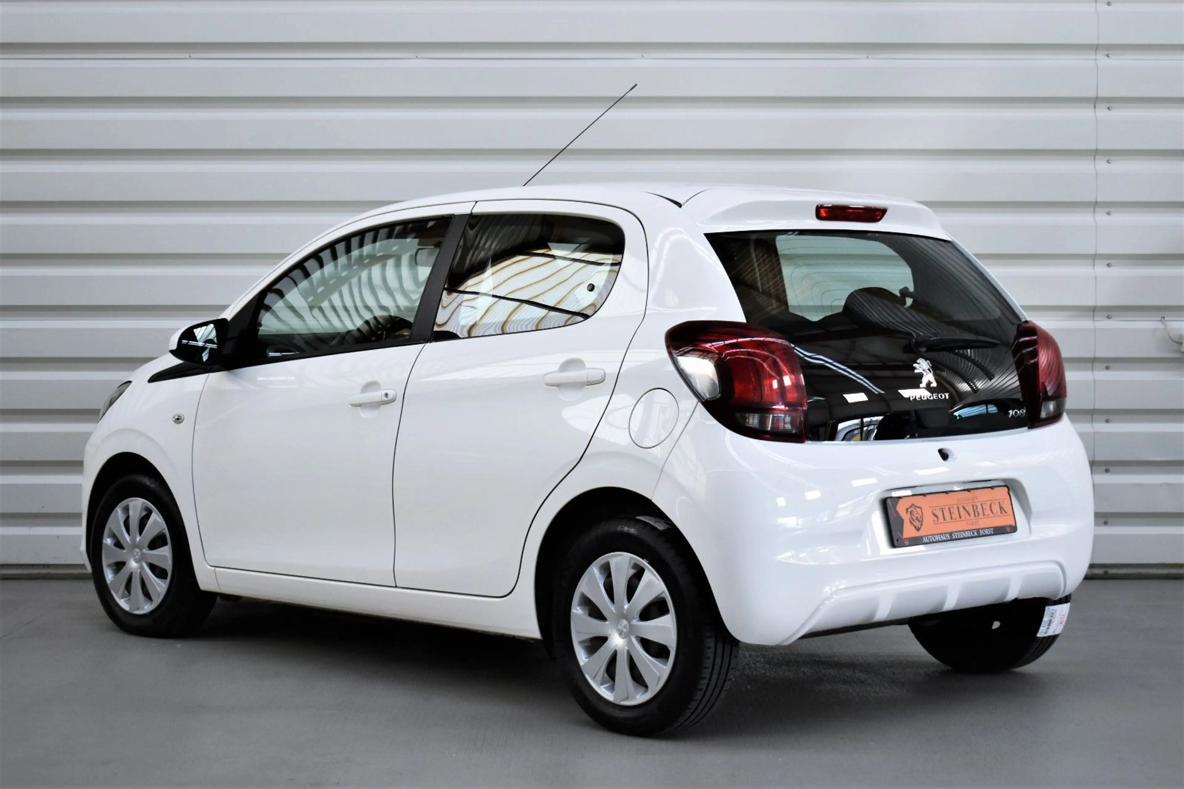 Peugeot 108 Active+Bluetooth+Allwetter+4-Türer+Klima — photo 2