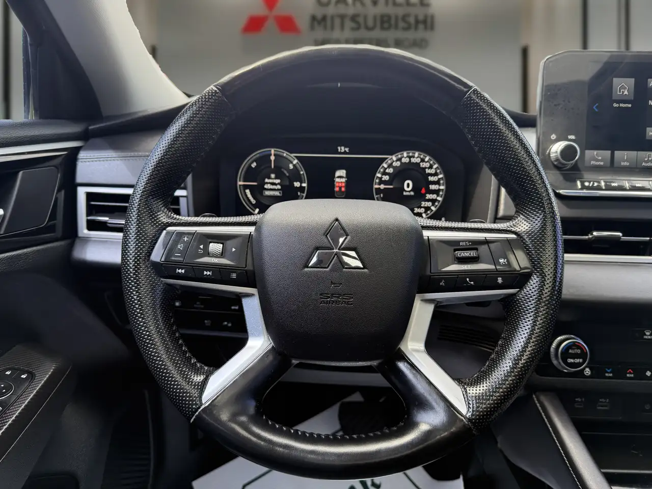 Mitsubishi Outlander снимка Mitsubishi Outlander