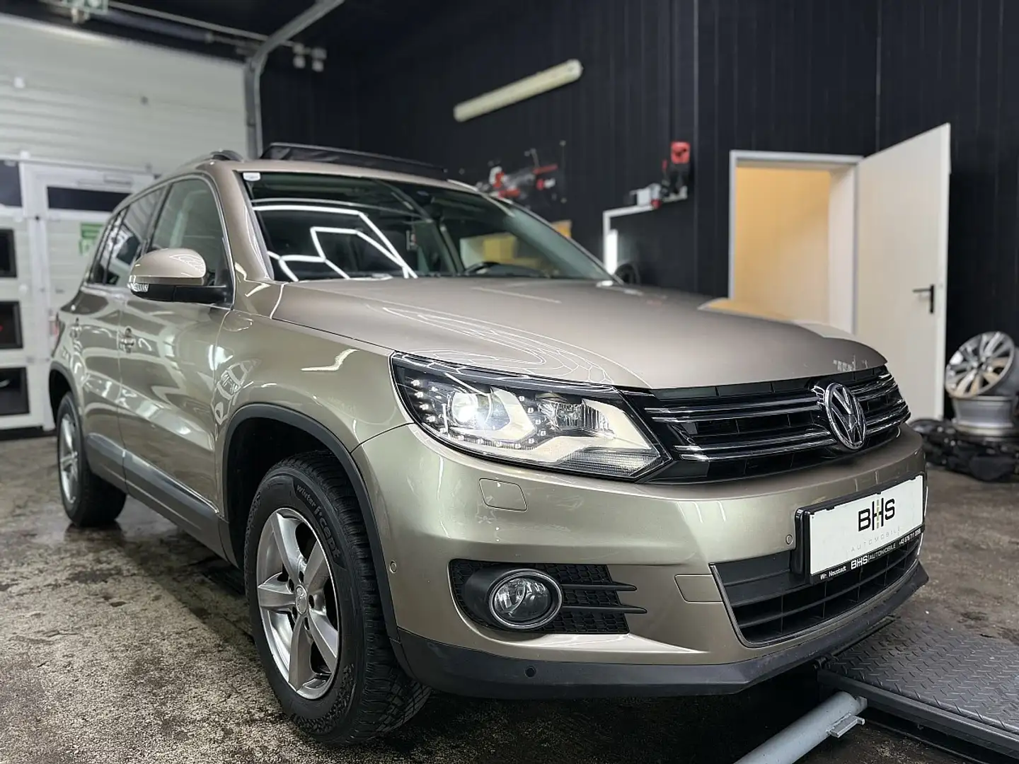 Volkswagen Tiguan 2,0 TDI BMT 4Motion Sky DPF DSG PANORAMA *GARAN... Beige - 2