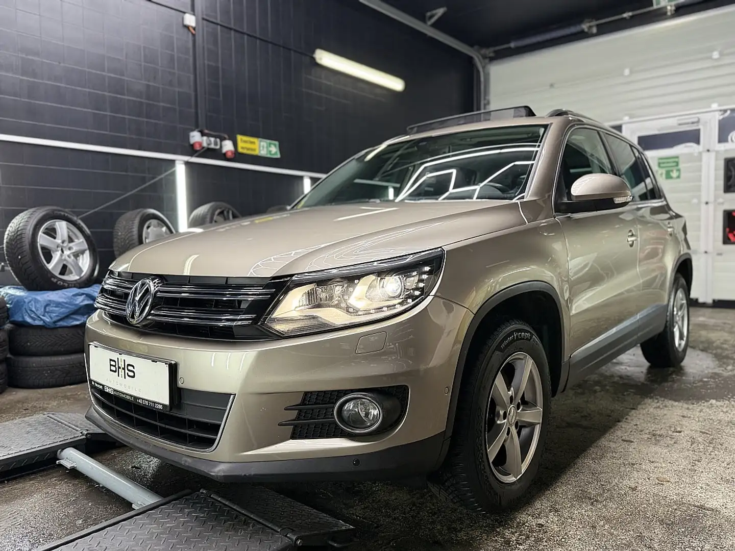 Volkswagen Tiguan 2,0 TDI BMT 4Motion Sky DPF DSG PANORAMA *GARAN... Beige - 1