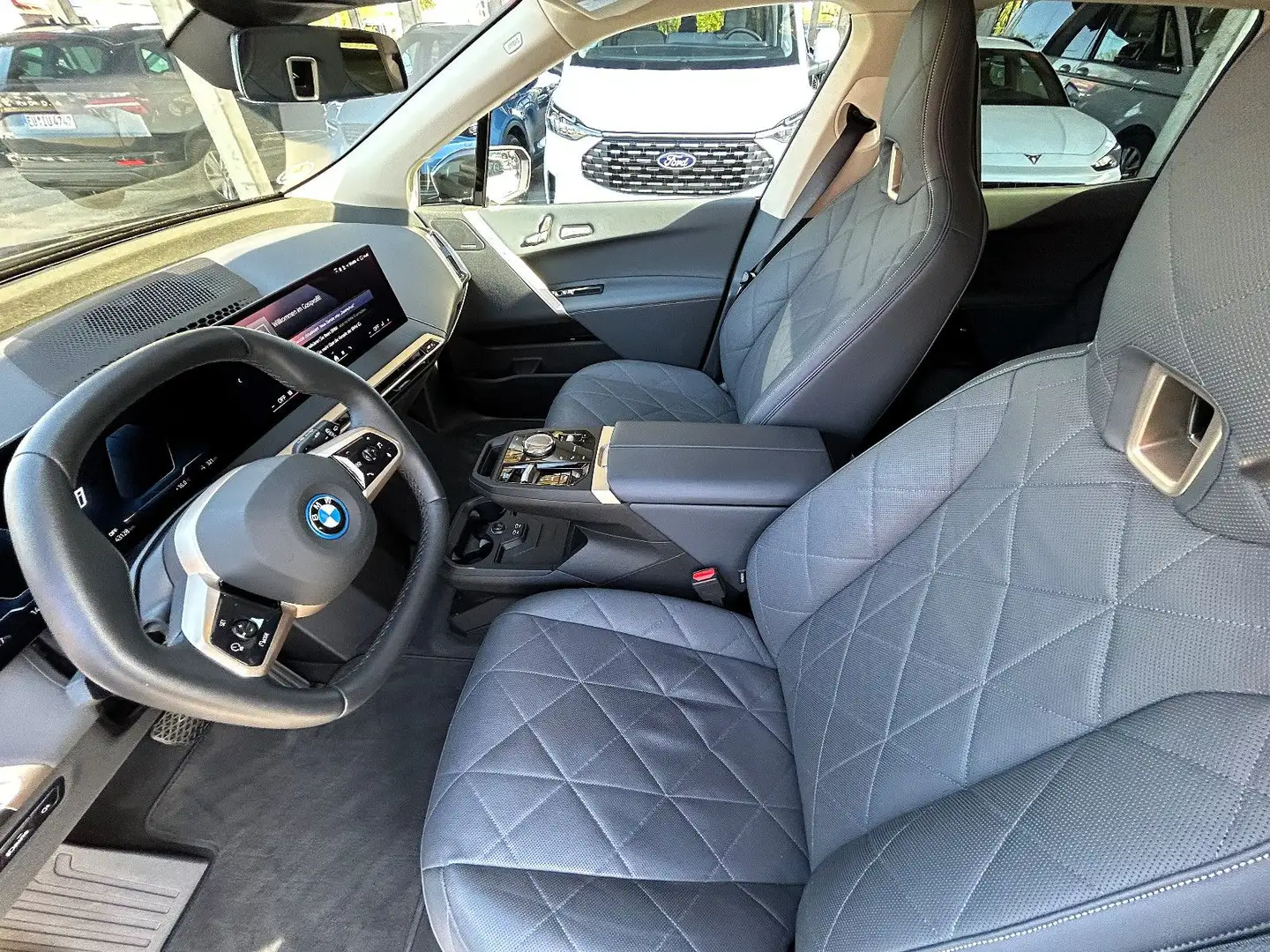 BMW iX xDrive50*LUFTFEDERUNG*SOFT-CLOSE*HEAD-UP* Grau - 2