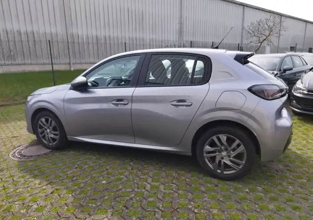 Peugeot 208 view 5