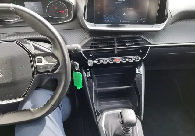 Peugeot 208 view 7