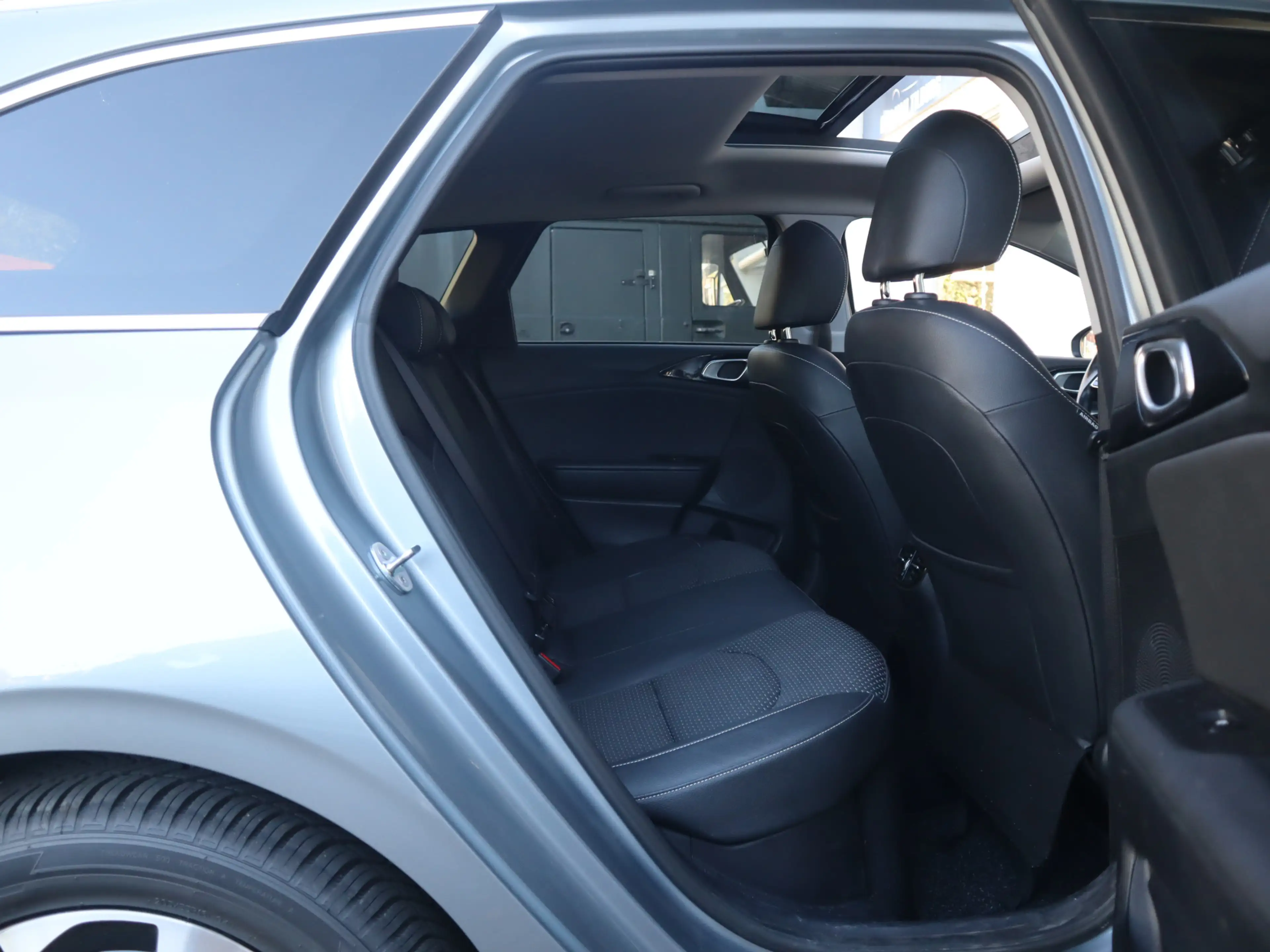 Kia Ceed SW / cee'd SW Sportswagon 1.6 GDI PHEV DynamicLine / Camera / Pa — photo 26