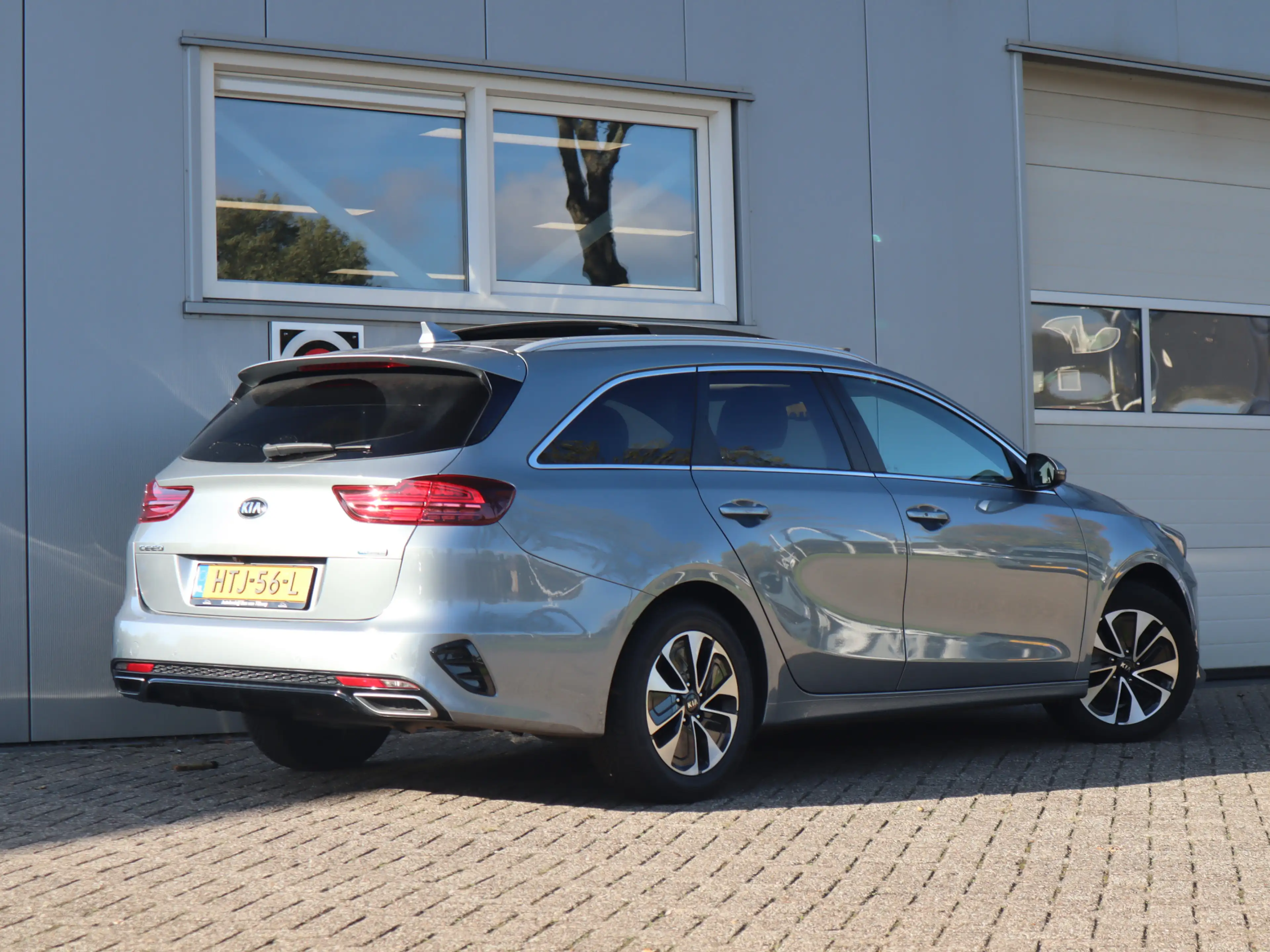 Kia Ceed SW / cee'd SW Sportswagon 1.6 GDI PHEV DynamicLine / Camera / Pa — photo 2