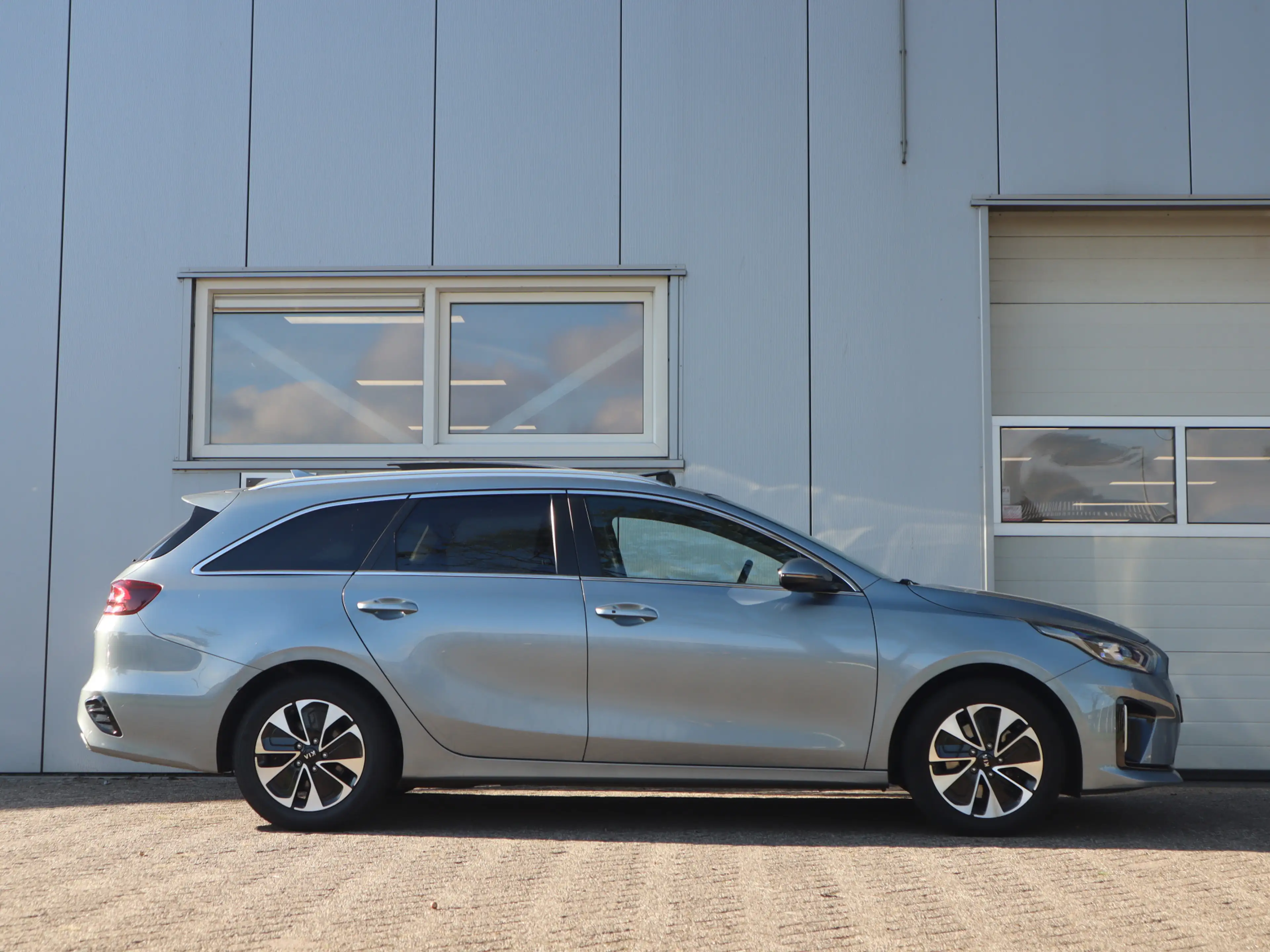 Kia Ceed SW / cee'd SW Sportswagon 1.6 GDI PHEV DynamicLine / Camera / Pa — photo 4