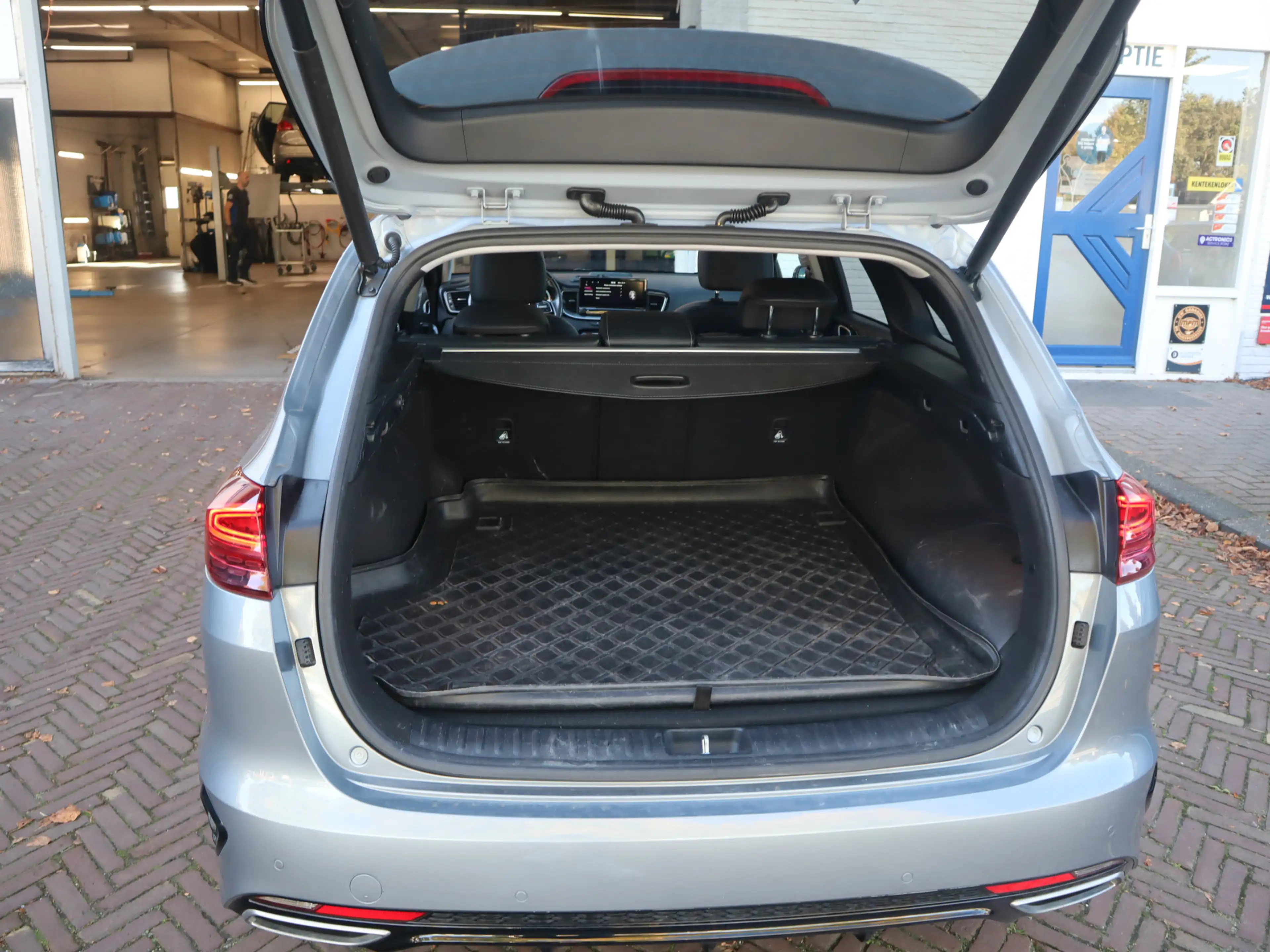 Kia Ceed SW / cee'd SW Sportswagon 1.6 GDI PHEV DynamicLine / Camera / Pa — photo 11