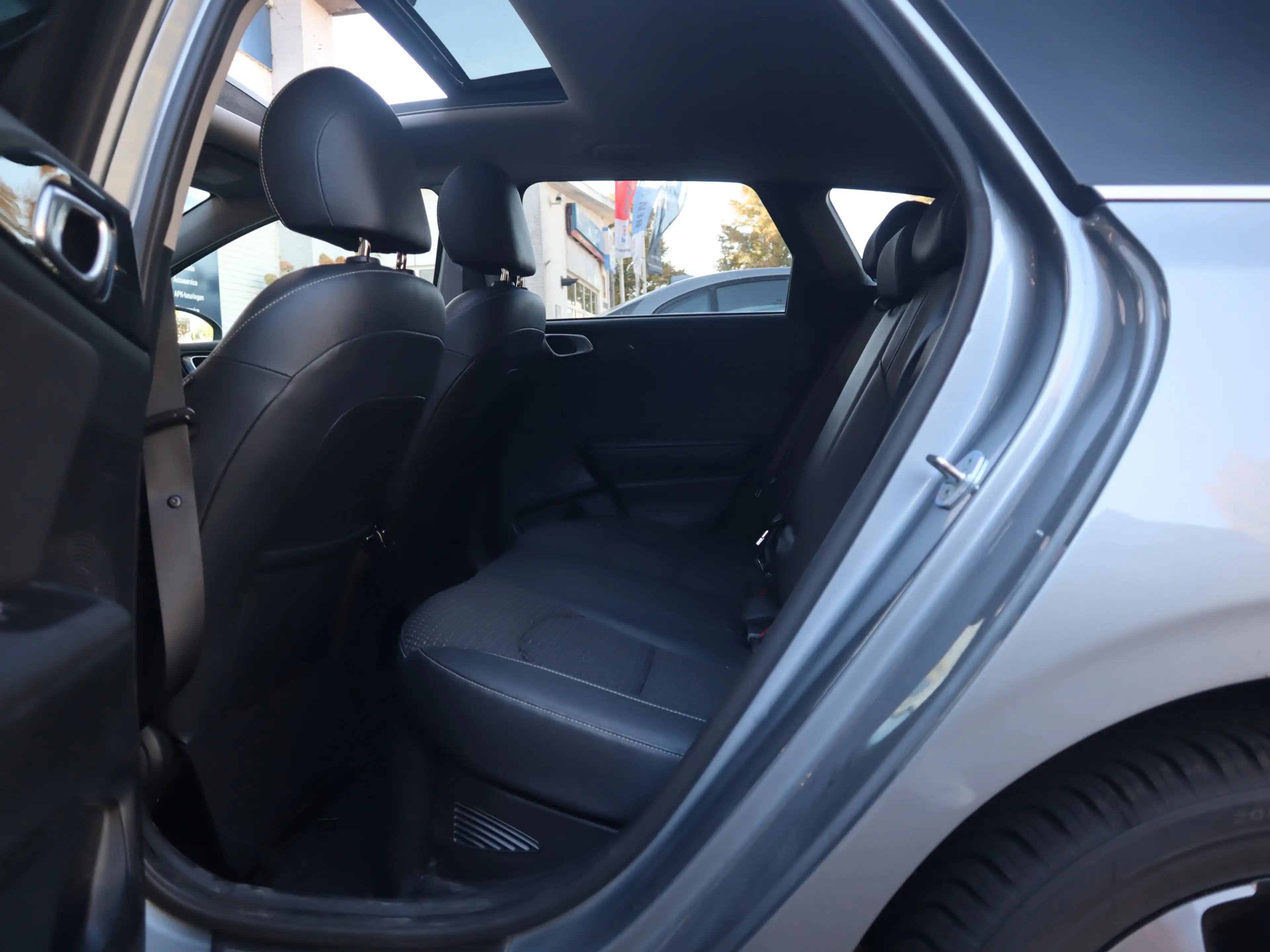 Kia Ceed SW / cee'd SW Sportswagon 1.6 GDI PHEV DynamicLine / Camera / Pa — photo 25