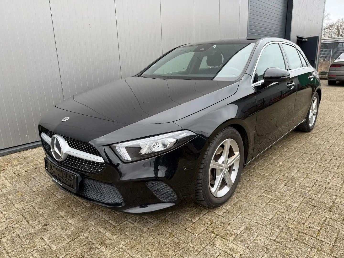 Mercedes-Benz A 200 d LED/KAMERA/NAVI/8-FACH BEREIFT Schwarz - 1