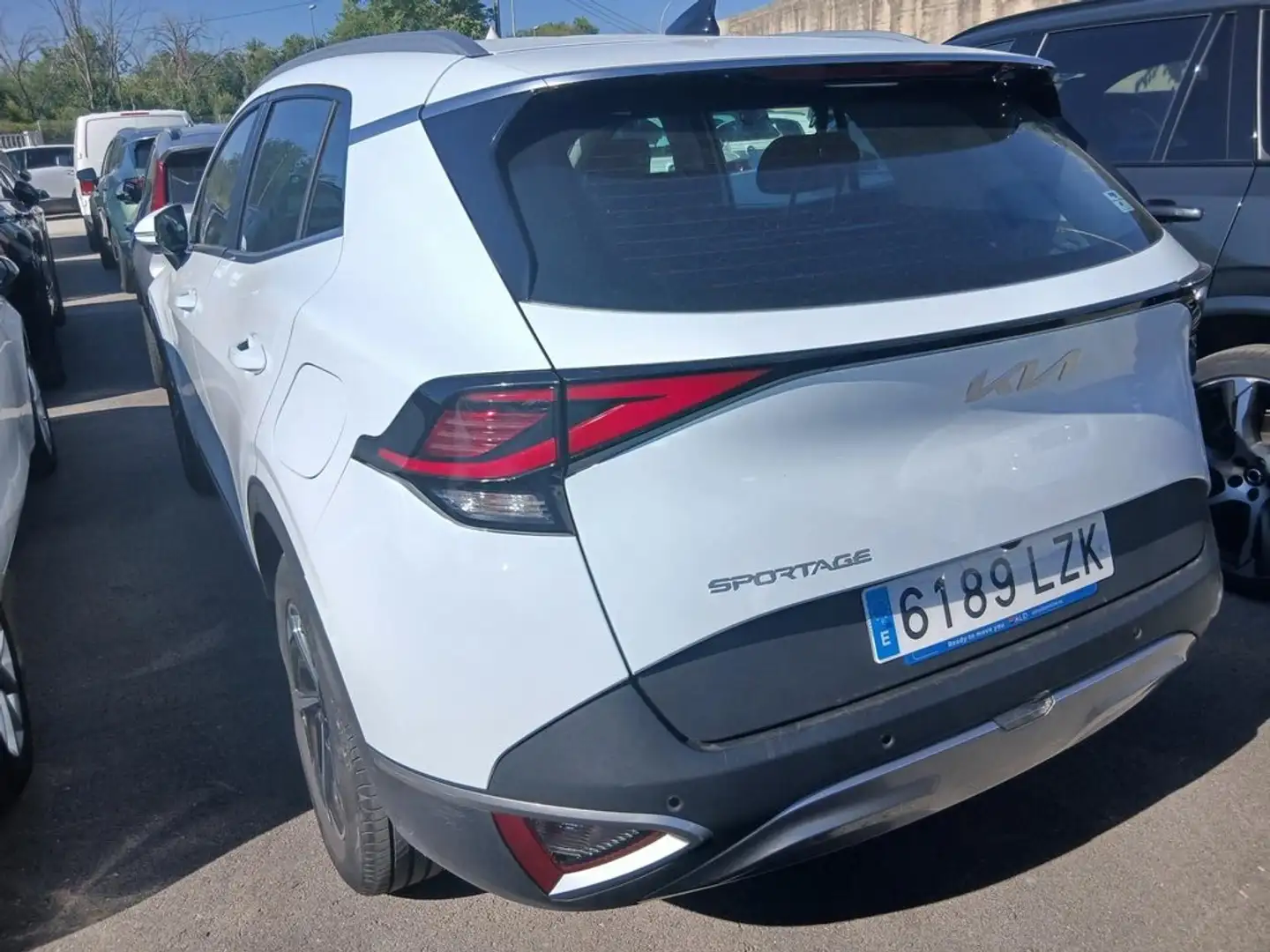 Kia Sportage 1.6 CRDi MHEV Business 4x4 136 Blanco - 2