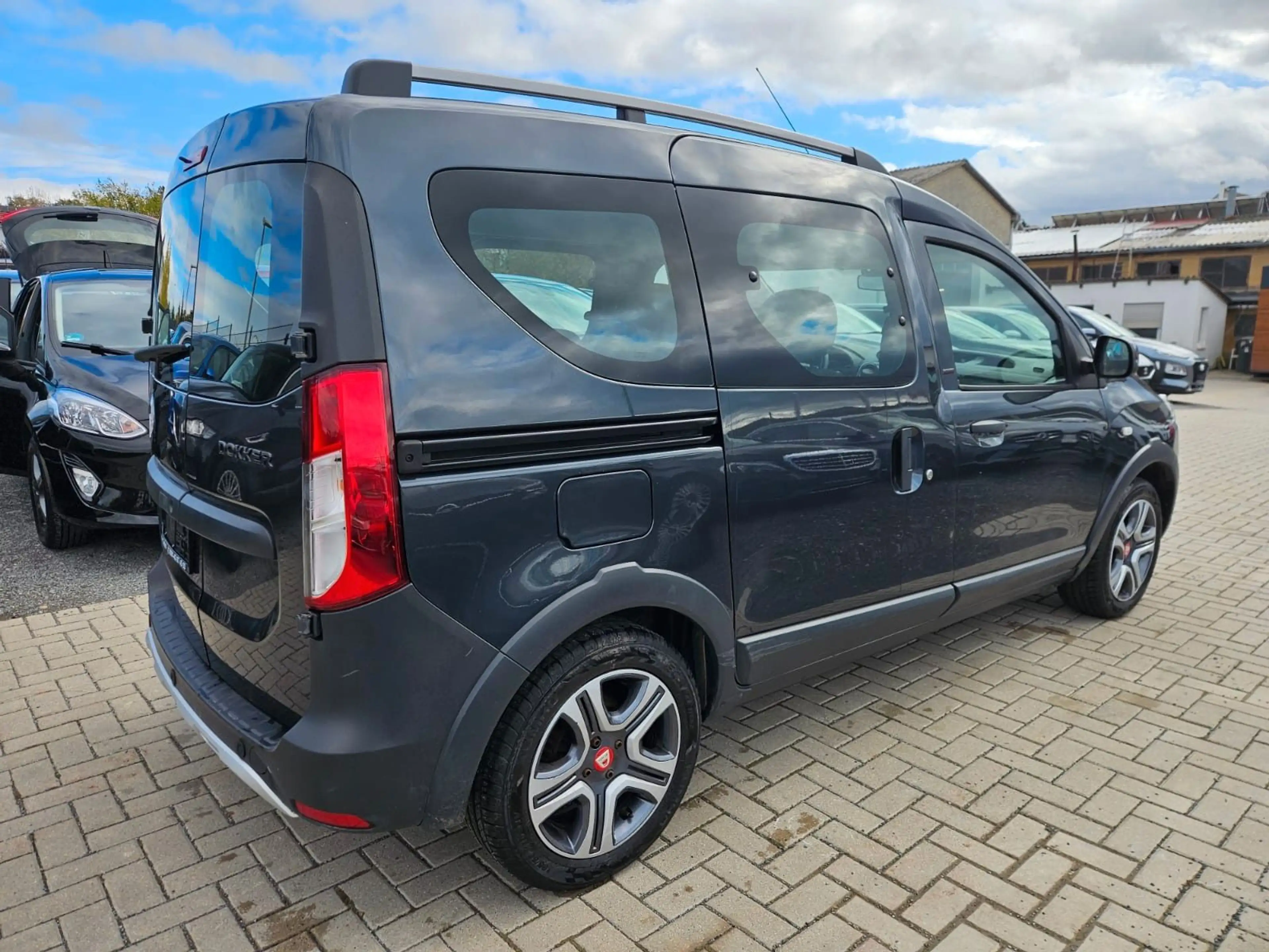 Dacia Lodgy 1.6 SCe 100 Stepway — photo 5