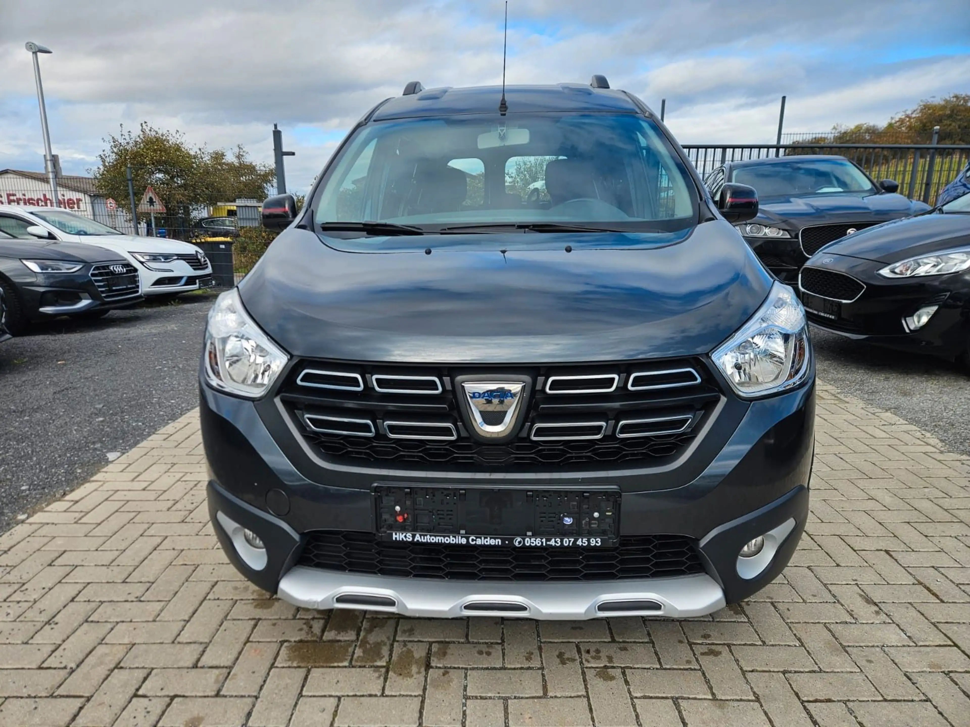 Dacia Lodgy 1.6 SCe 100 Stepway — photo 2