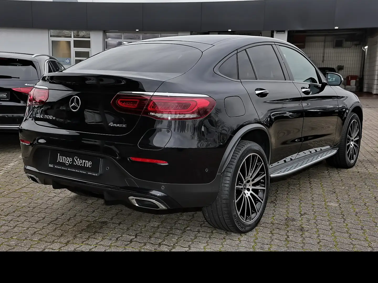 Mercedes-Benz GLC 300 e 4M Coupé AMG AHK+DISTR+TOTWINKEL+20" Schwarz - 2